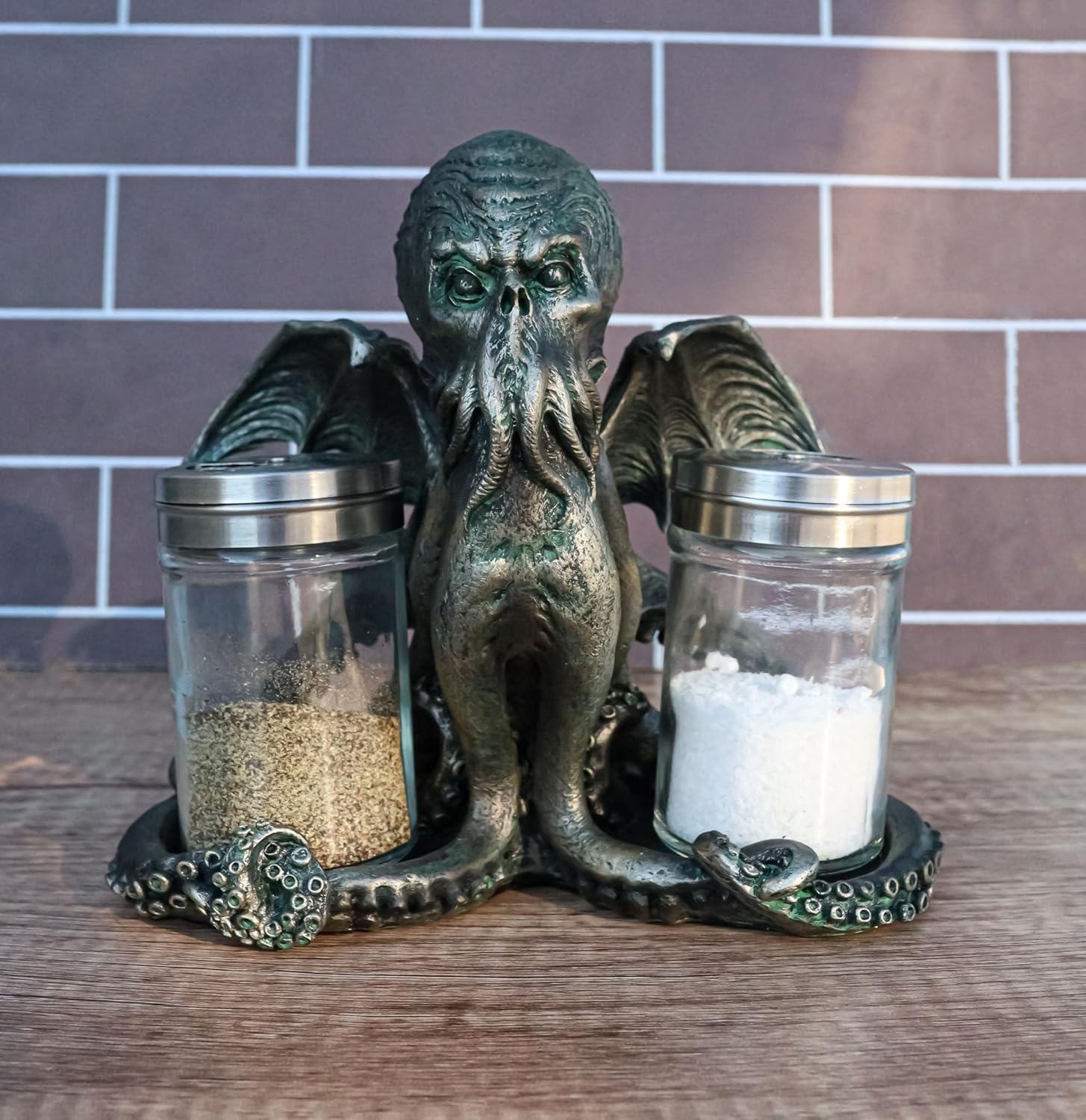 Ebros Gift Cthulhu con alas legendarias Cthulhu The Wise One Octopus Kraken Ocean Monster Salt and Pepper Shakers Holder Figurine Kitchen Dining