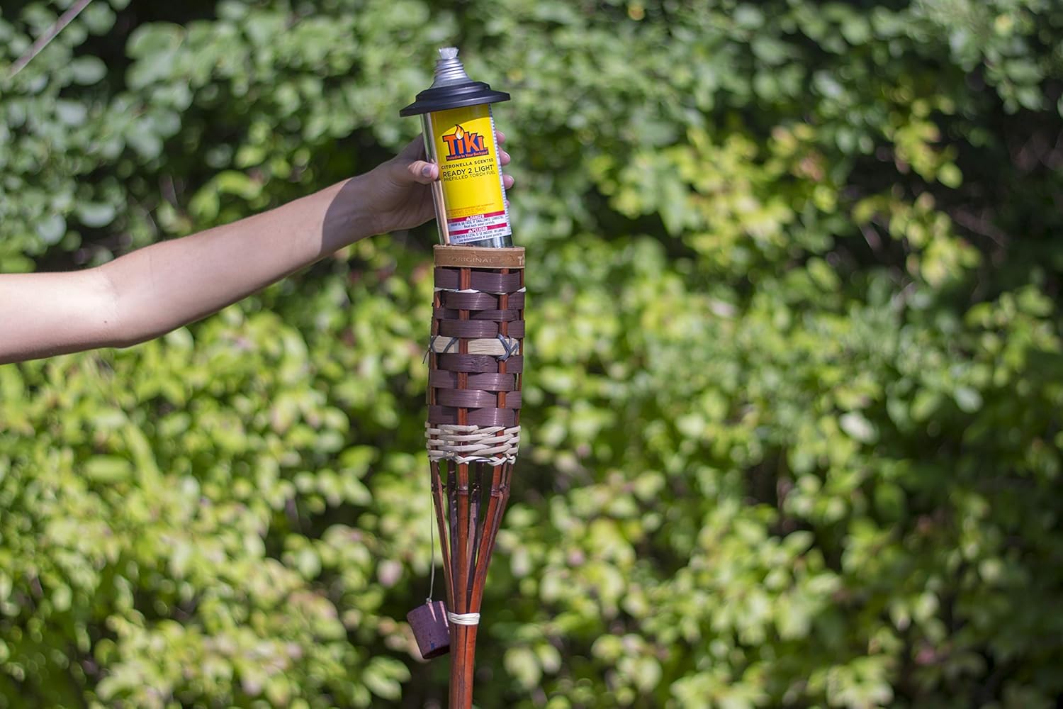 Tiki Brand Citronella – Antorcha perfumada de combustible, bote de 12 onzas, negro (paquete de 2)