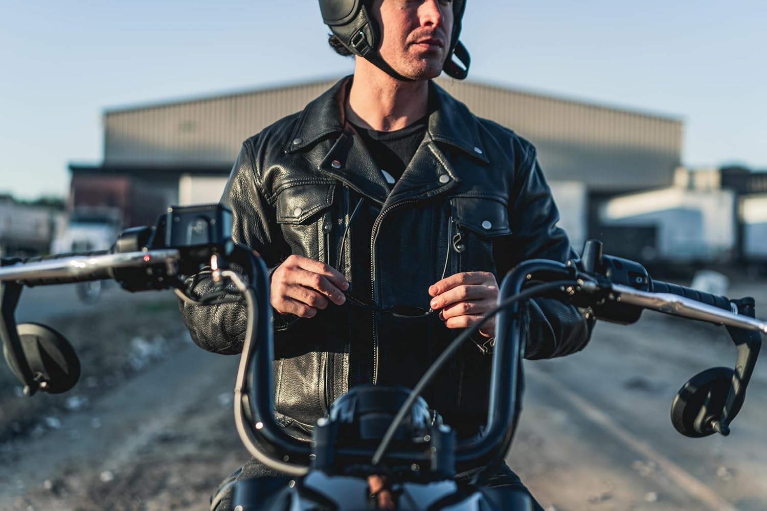 First Mfg Co – Mastermind – Chaqueta de cuero negro para hombre