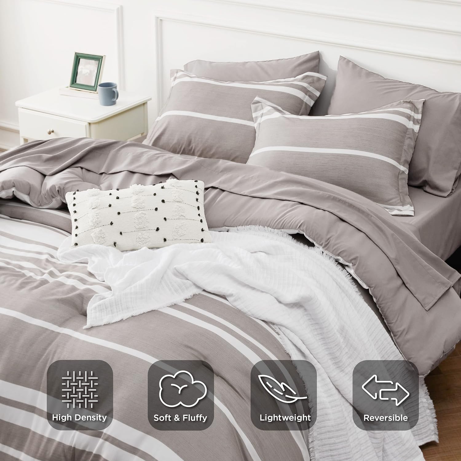 Bedsure Bed in a Bag King – Juego de edredón de 7 piezas, color blanco topo cálido a rayas, juego de cama para todas las estaciones, 2 fundas de