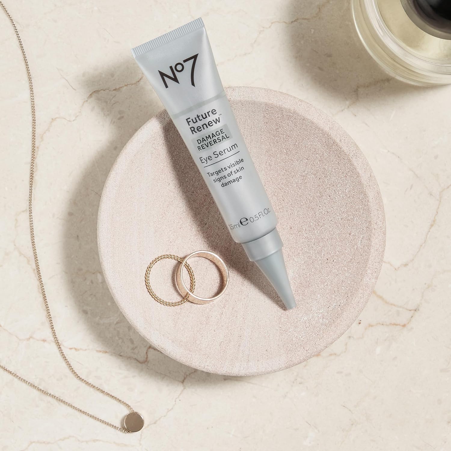 No7 Paquete Future Renew  Suero facial de reversión de daños (0.8 onzas líquidas) y suero para ojos (0.5 fl oz) para piel dañada y envejecida