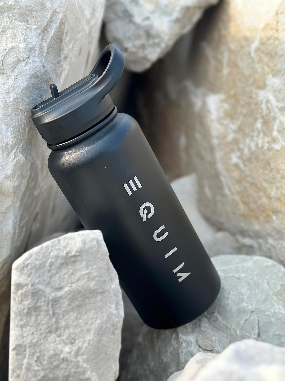 Equim – Botella de agua aislada al vacío, sin BPA, sin transferencia de sabor, acero inoxidable (negro)