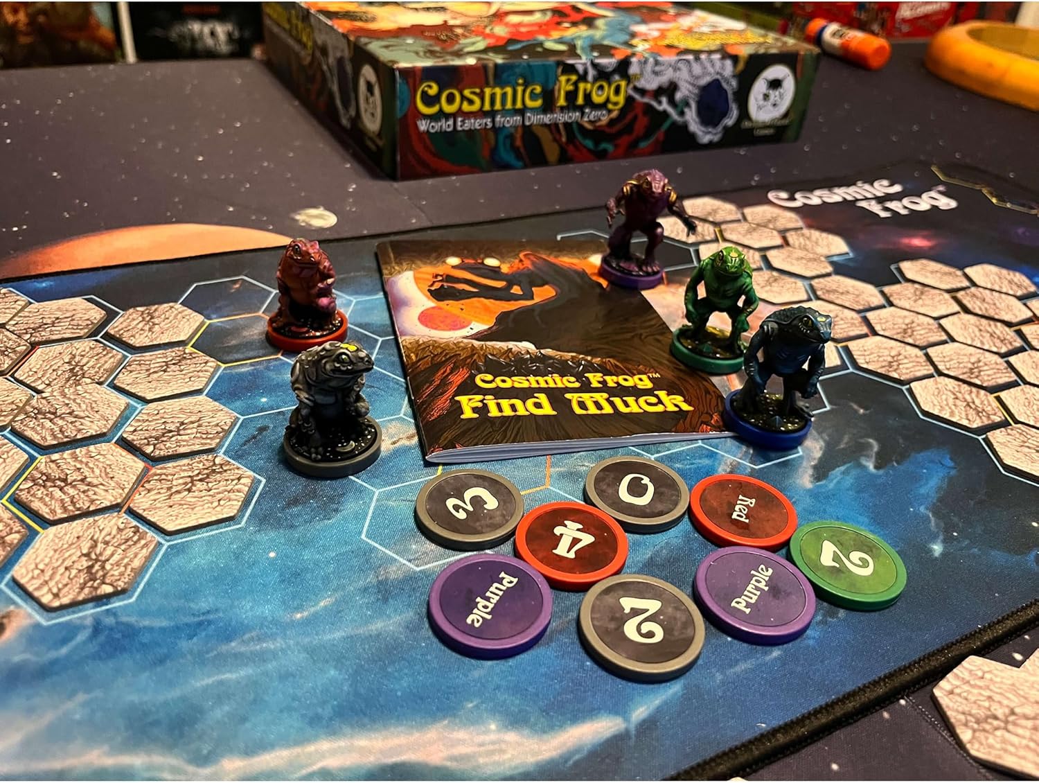 Devious Weasel Games Cosmic Frog Find Muck Expansion – Juegos de comadreja desviada, añade combate mental, tierras y sistema de chips, edades