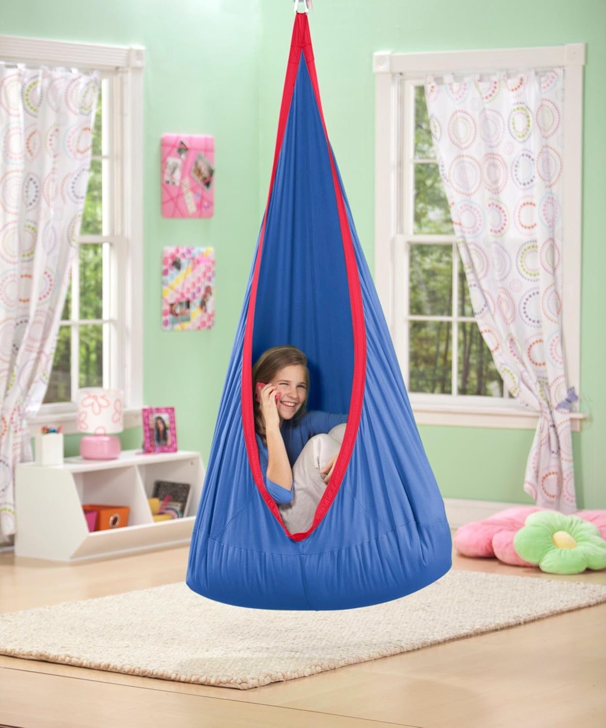 HearthSong Cocoon – Silla hamaca colgante, 66 pulgadas de alto, azul rey con ribete rojo cardenal