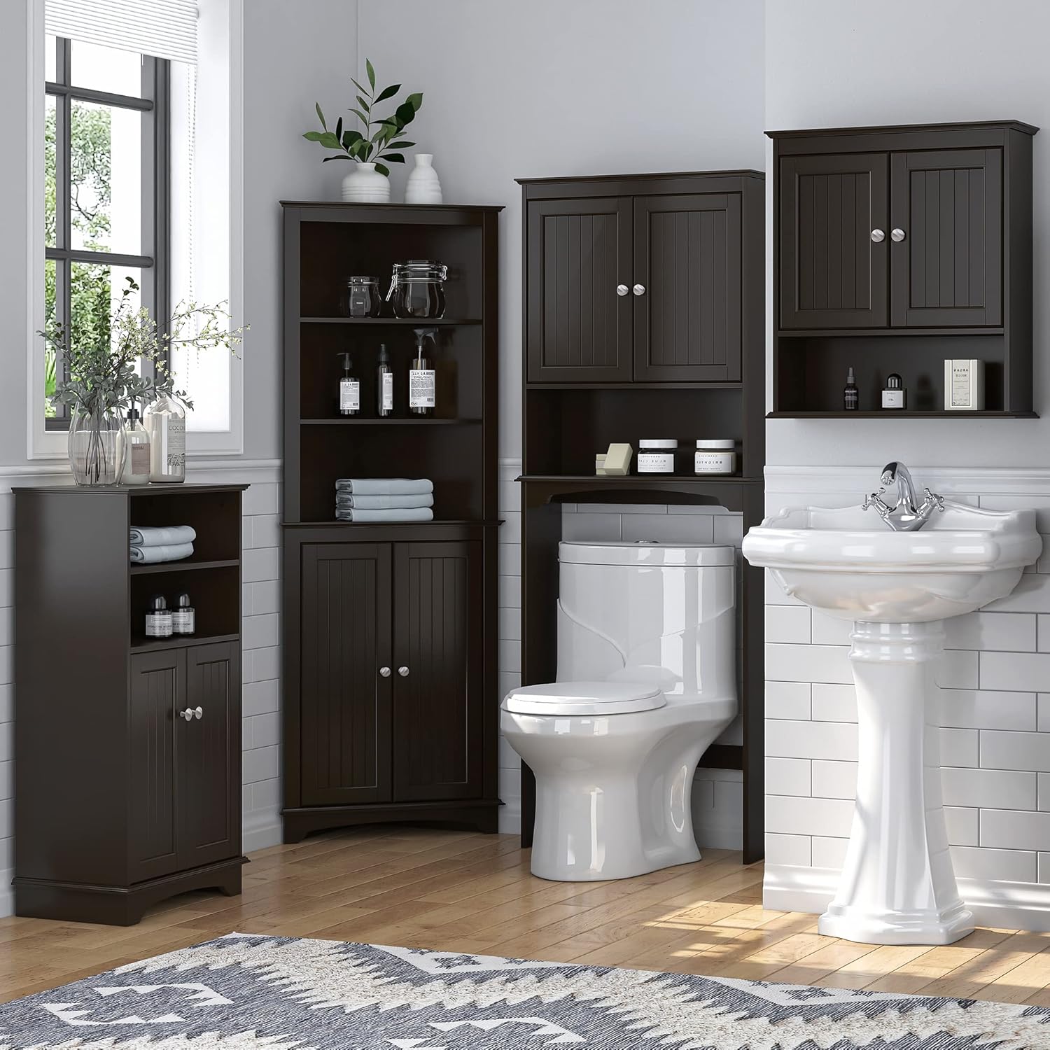 Spirich Armario sobre el inodoro para almacenamiento de baño, armario de almacenamiento sobre el inodoro con puertas y estantes ajustables, color