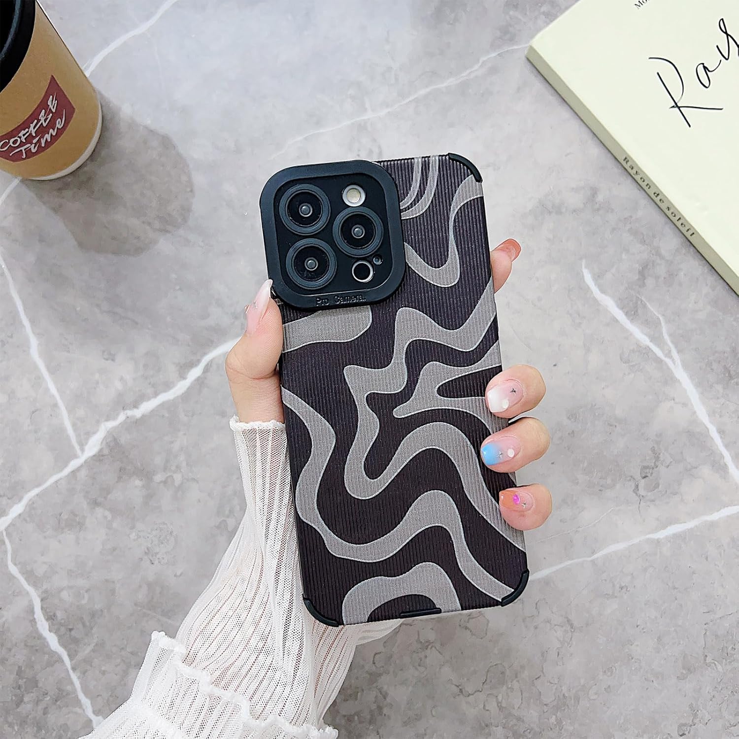 Funda diseñada para iPhone 13 Pro Max, piel sintética suave TPU y bonito arte ondulado pintado para mujeres y niñas, protector delgado a prueba de