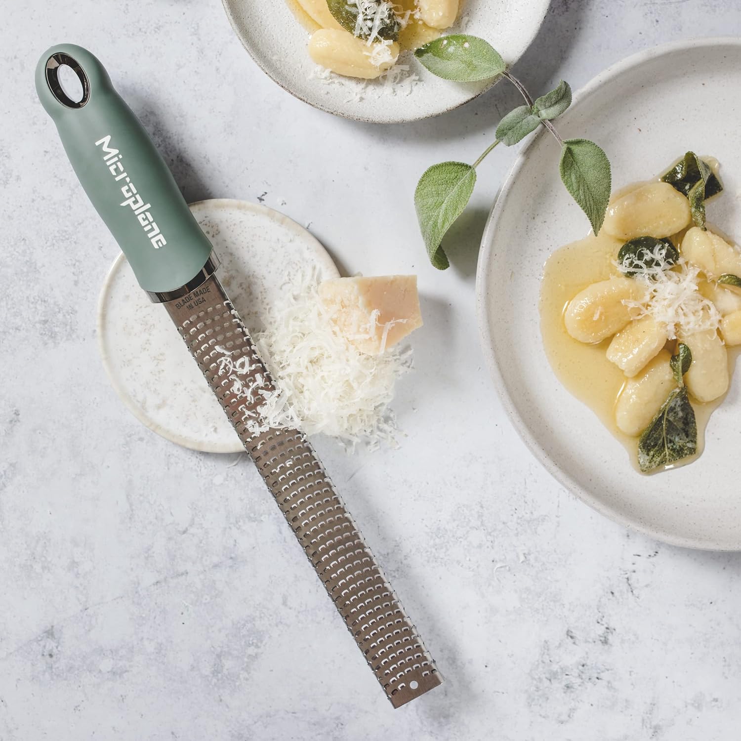 Premium Classic Zester – Verde eucalipto  Herramienta de limón Zester, queso duro y rallador de verduras  Para cítricos, queso parmesano, ajo,