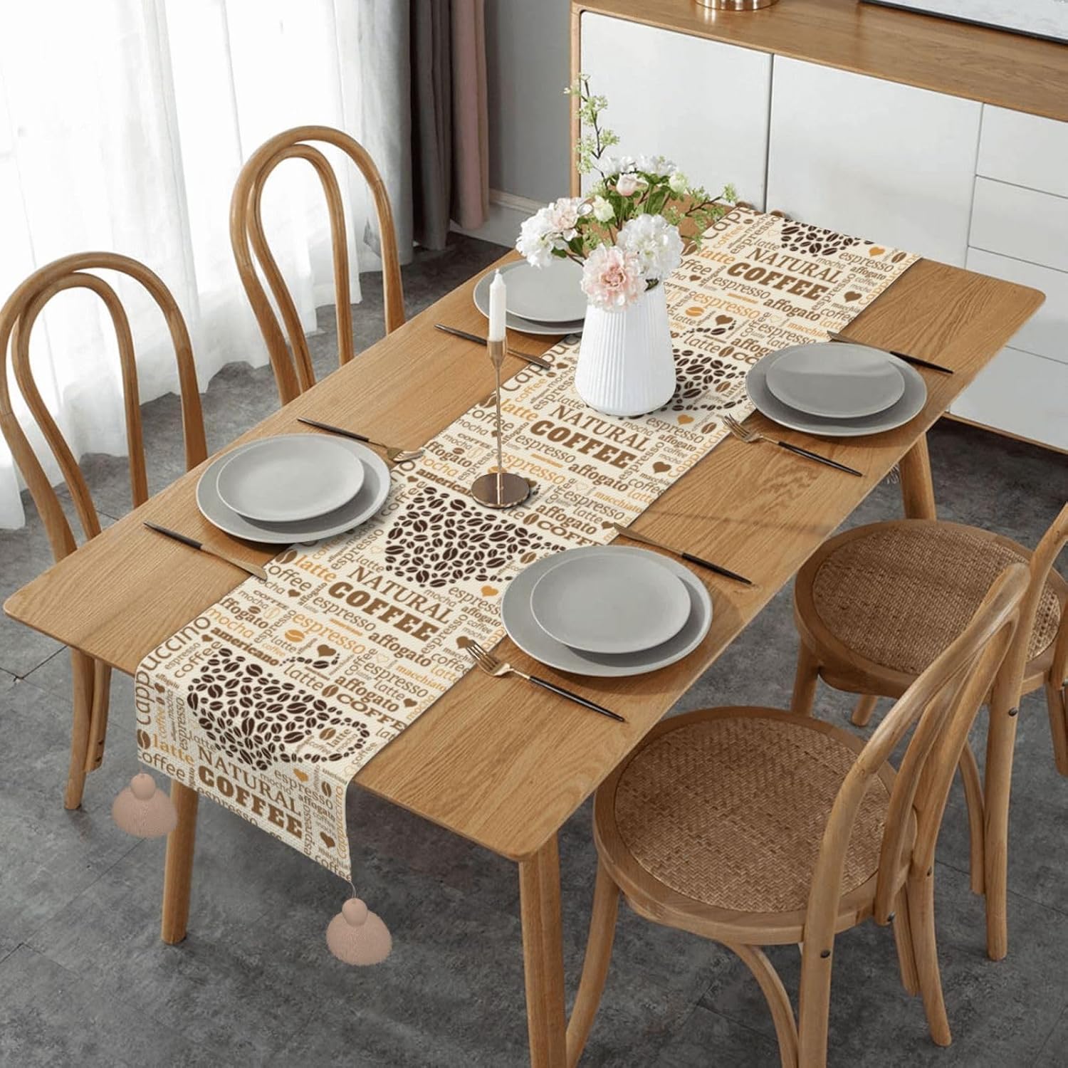 Tazas de café hechas de granos de café, camino de mesa de Navidad, decoración de mesa de comedor, decoración de Navidad, decoración de interiores