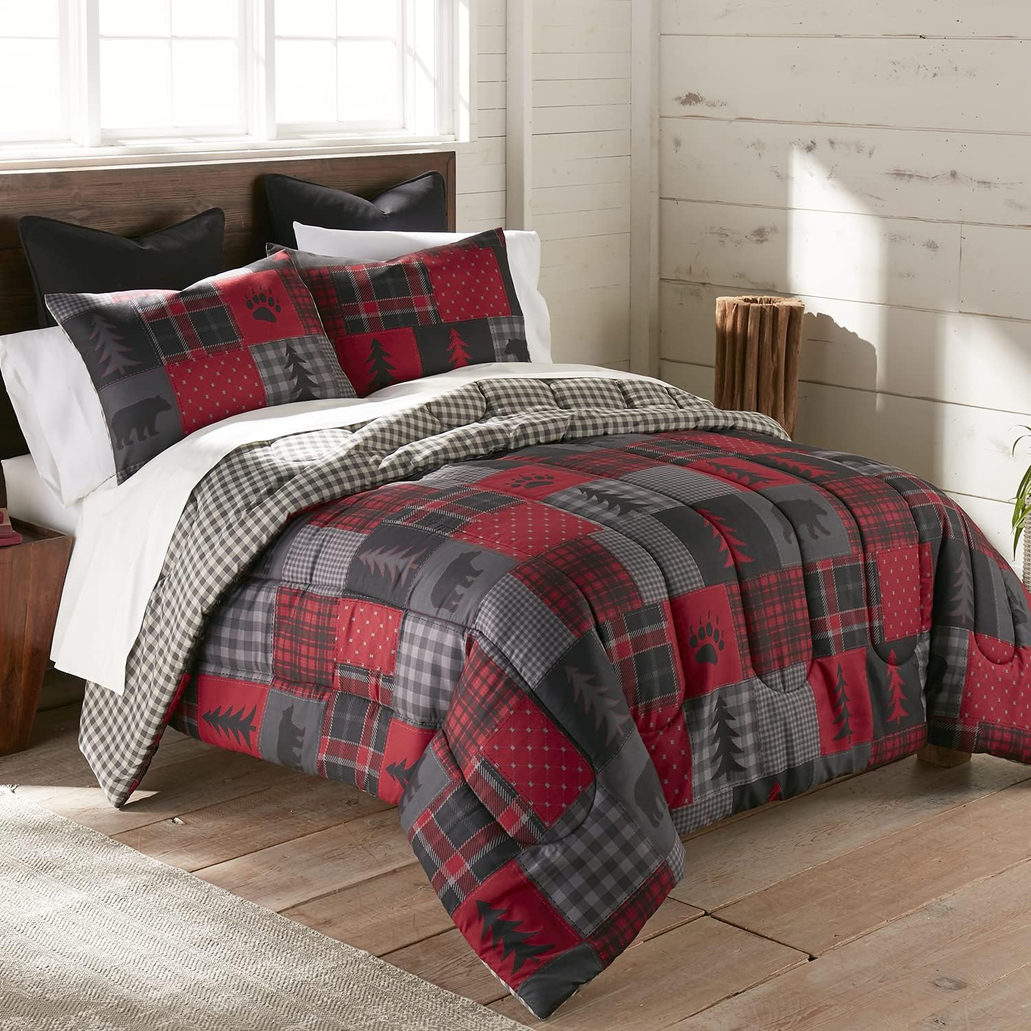 Donna Sharp Juego de edredón Queen  Juego de 3 piezas  Bosque Rojo  Edredón Queen y dos fundas de almohada estándar  Lavable a máquina