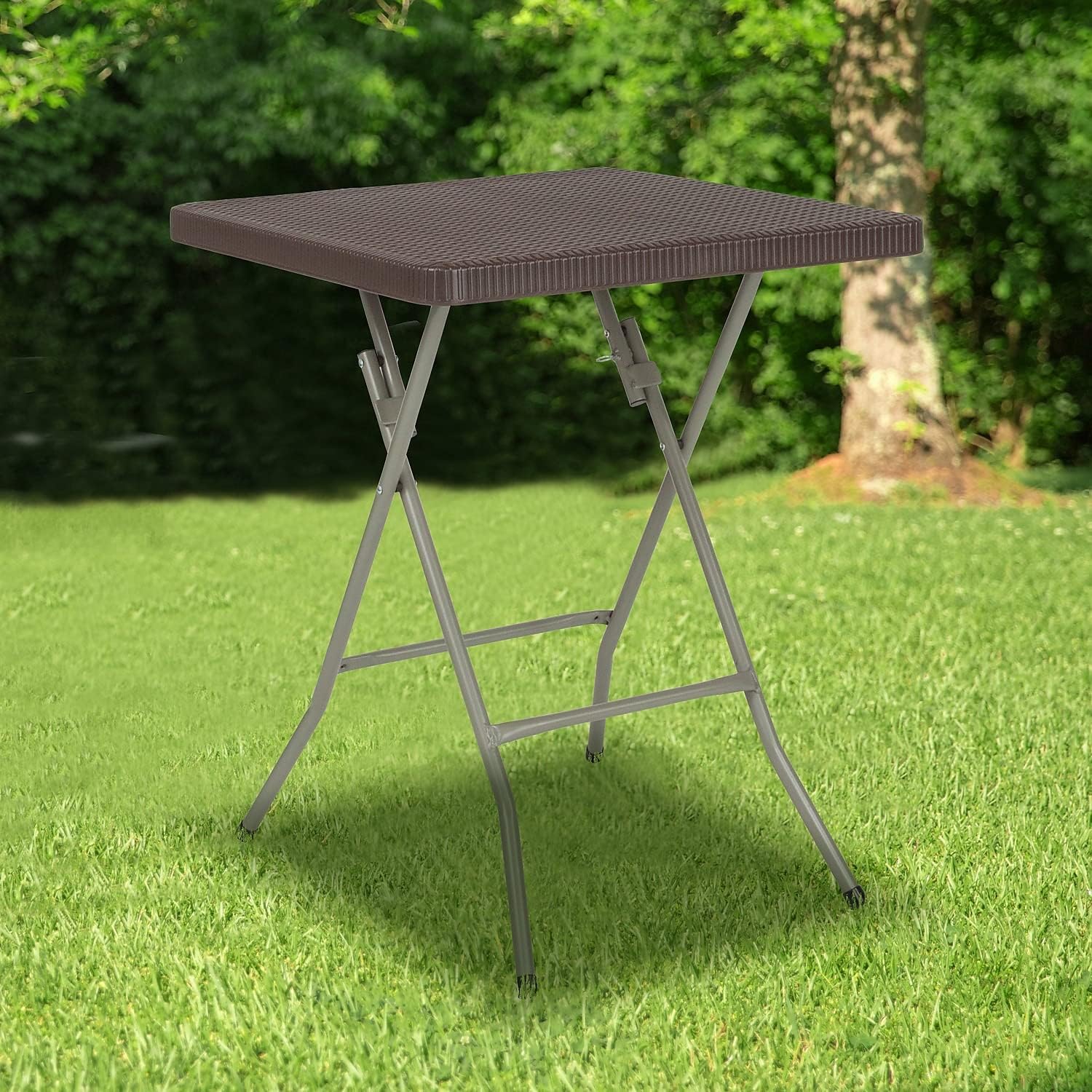 Flash Furniture – Mesa plegable cuadrada de plástico de ratán marrón de 1.95 pies