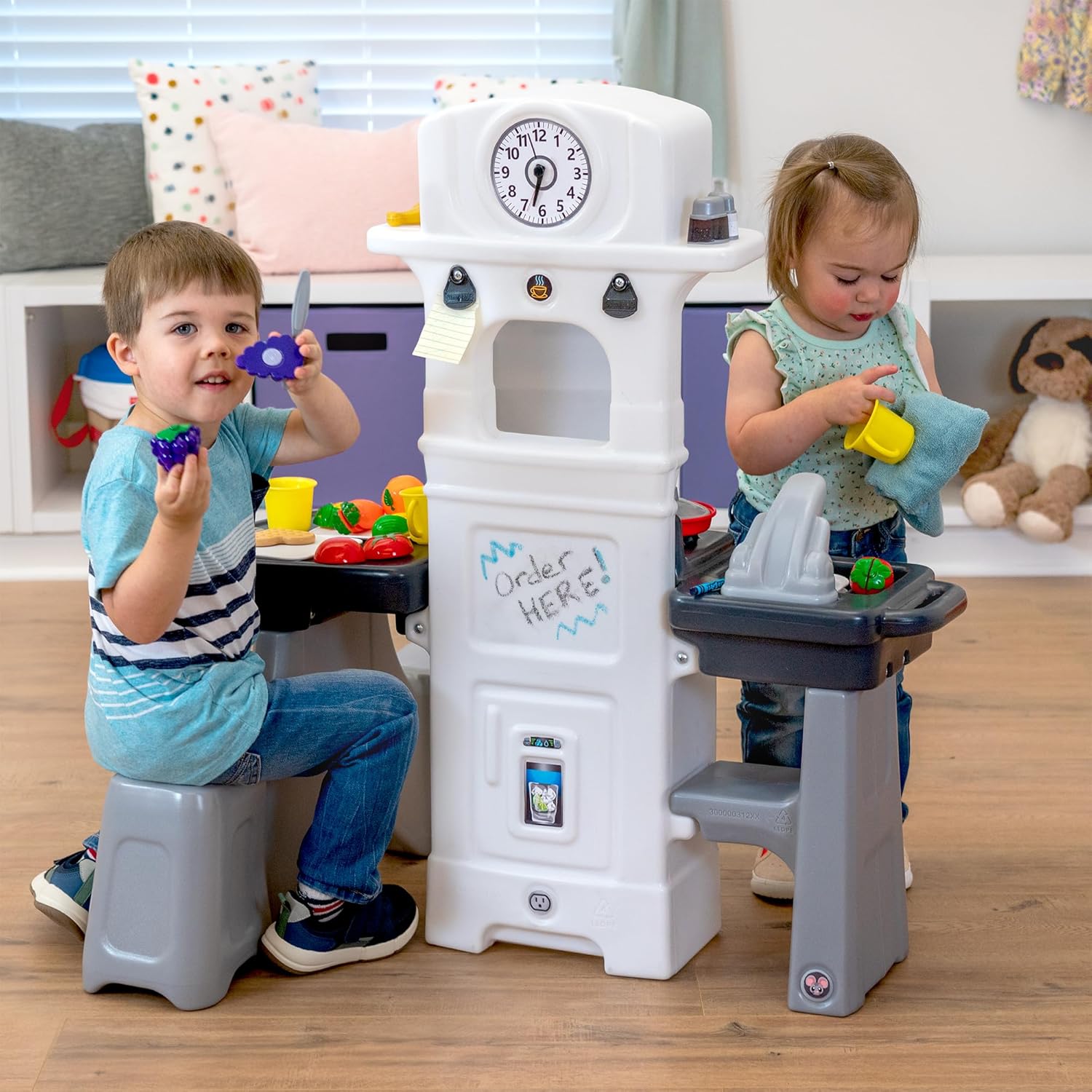 Simplay3 Cooking Kids – Juego de cocina con mesa de 2 asientos y juego de cocina para niños de 32 piezas