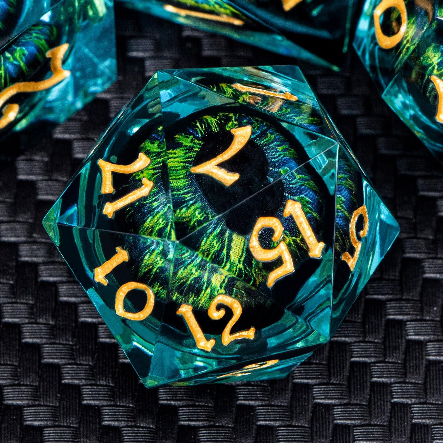 ARUOHHA DND – Juego de dados de ojo de dragón con núcleo líquido, resina azul, bordes afilados, con caja de regalo, dados poliédricos de Calabozos y