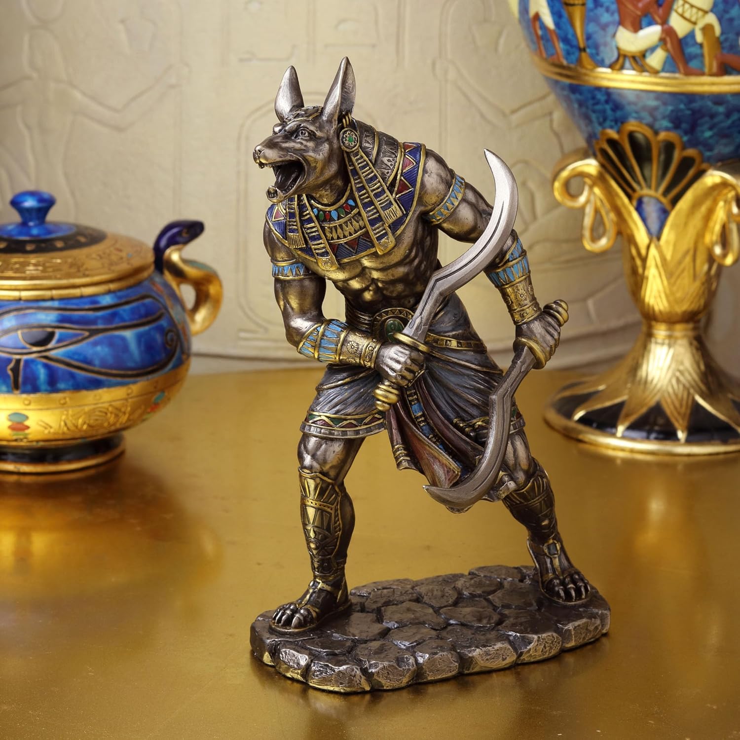 Veronese Design 8 78 pulgadas dios egipcio Anubis doble empuñadura Khopesh resina fundida en frío Escultura de acabado de bronce antiguo