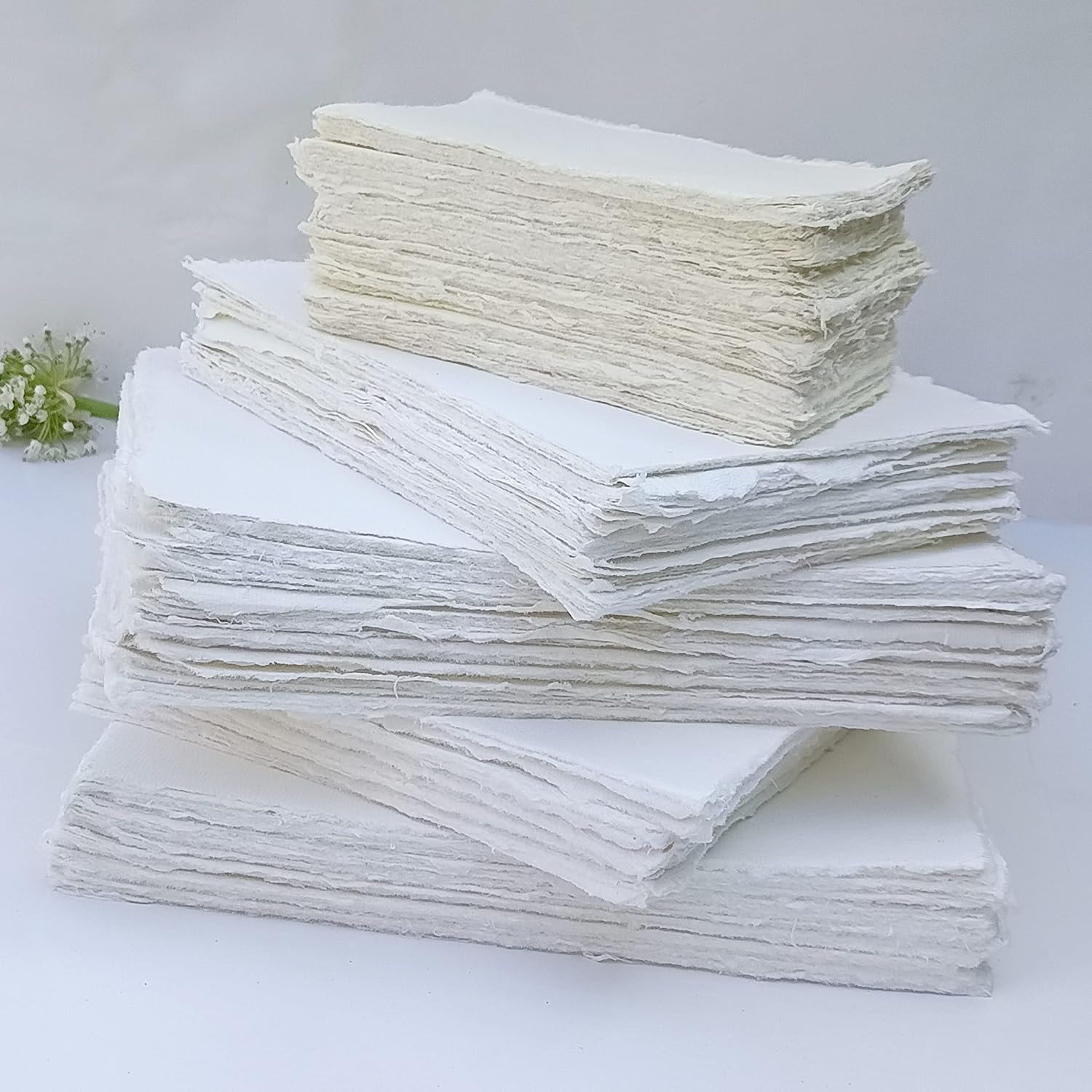 E-Tailor Hojas sueltas de papel de algodón hechas a mano con borde de cubierta de 130 GSM, color blanco marfil (paquete de 1-5×7-50-hojas)