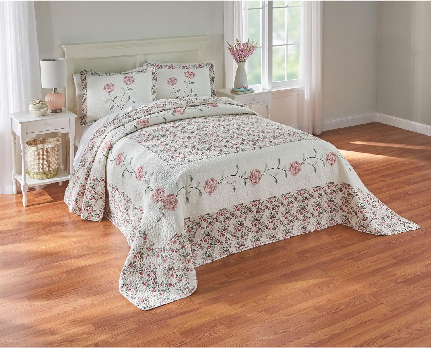 BrylaneHome Colcha bordada Margaret – King, rosa