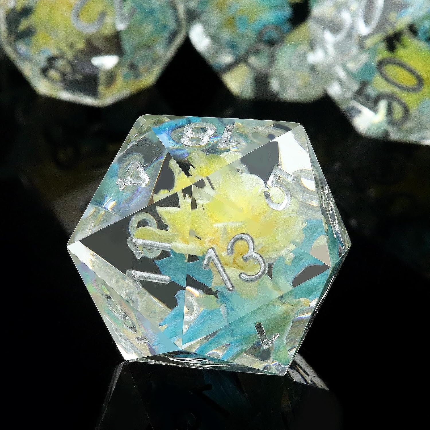 Haxtec Juego de dados DND de flores, dados de borde afilado con estuche de dados hechos a mano de resina azul y amarilla, juego de dados D&D para