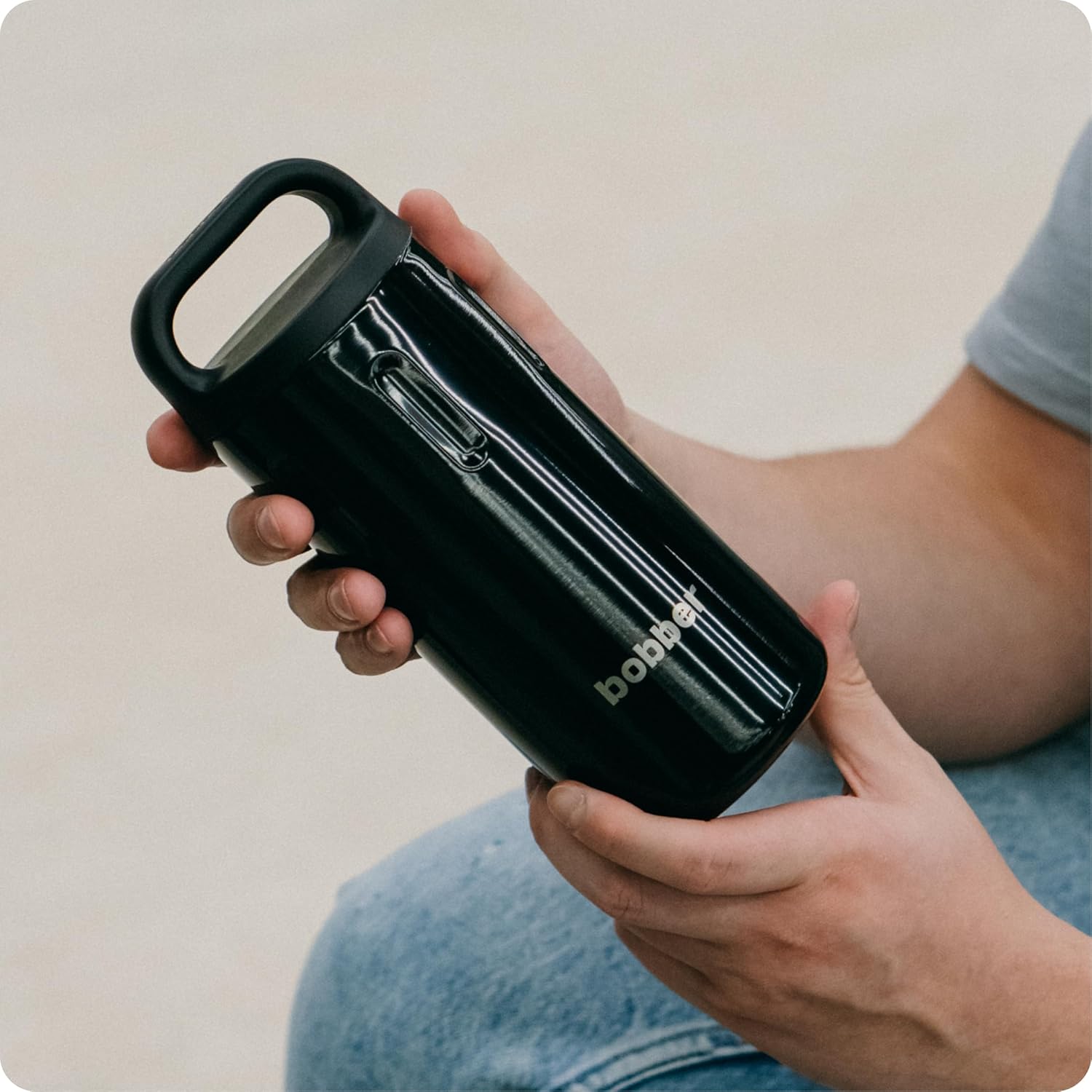 Paquete de botellas de agua de acero inoxidable aisladas al vacío de 20 onzas para bebidas frías y calientes, con tapa extra ancha y taza con asa