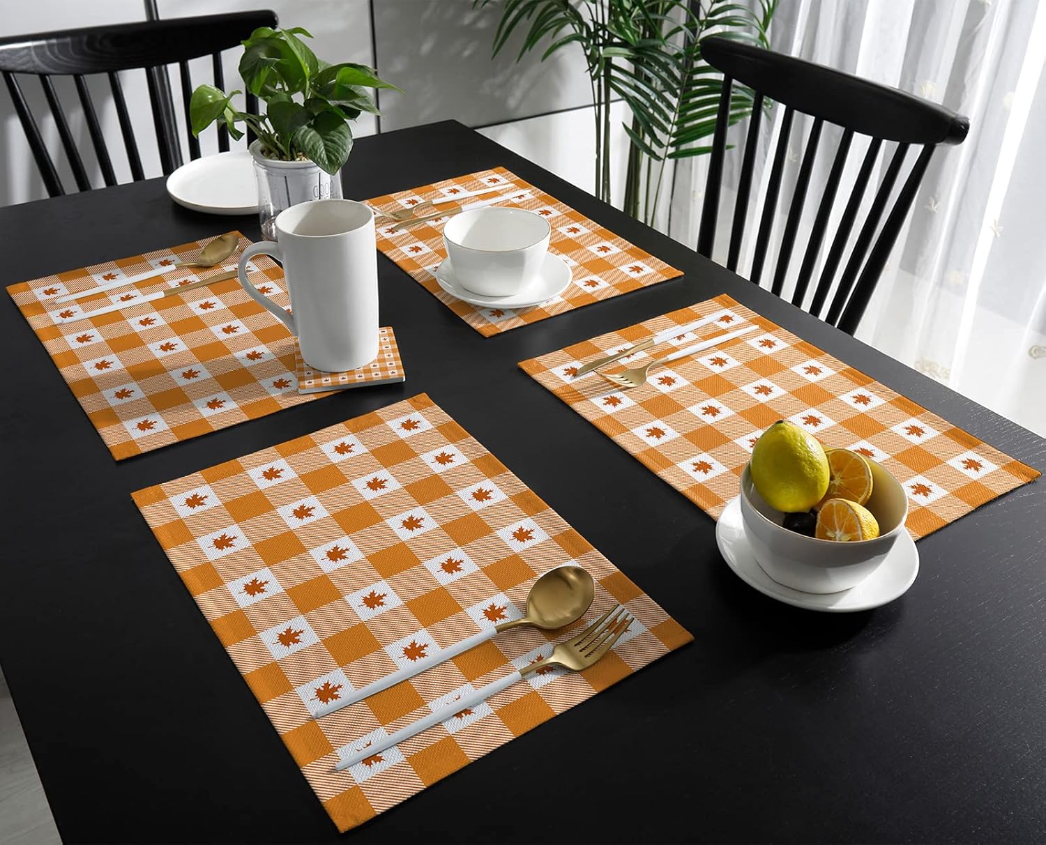 Juego de 6 manteles individuales de otoño para el día de Acción de Gracias, hojas de arce, color naranja y blanco, a cuadros, resistentes al calor,