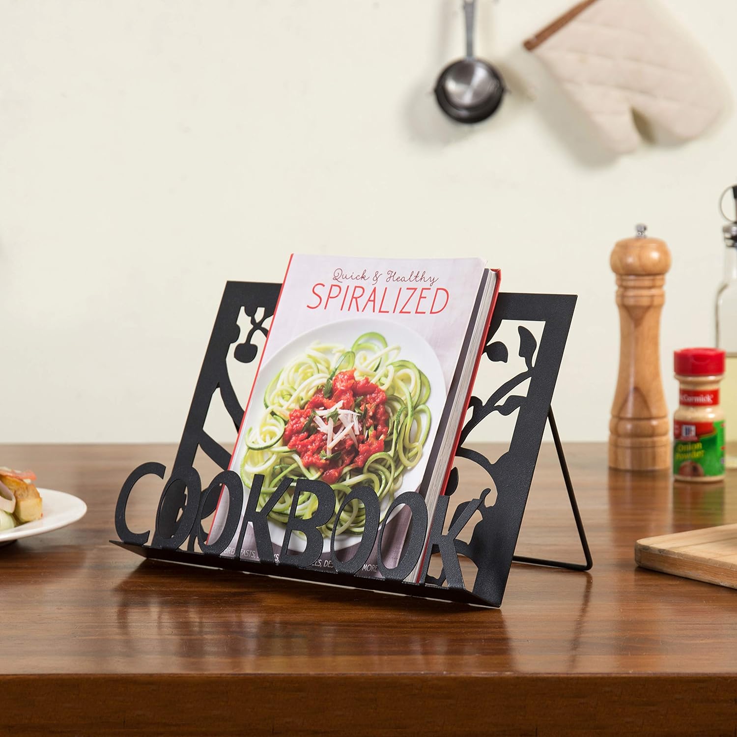 MyGift Soporte de metal negro para libros de cocina con recorte decorativo de palabras y diseño de silueta de árbol, soporte de caballete de tableta