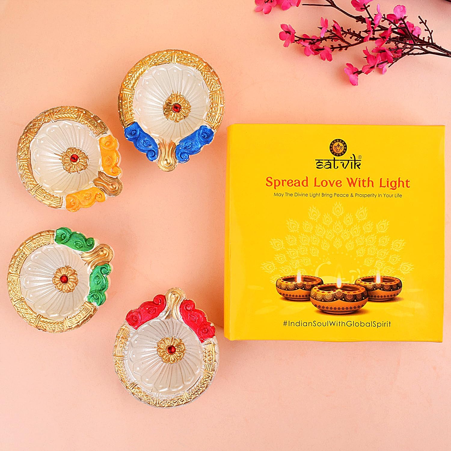 SATVIK 4 piezas de arcilla multicolor Diya Terracota Dia Dia tradicional Puja Vilakku lámpara de aceite natural Mitti Diya luz de té bienvenida