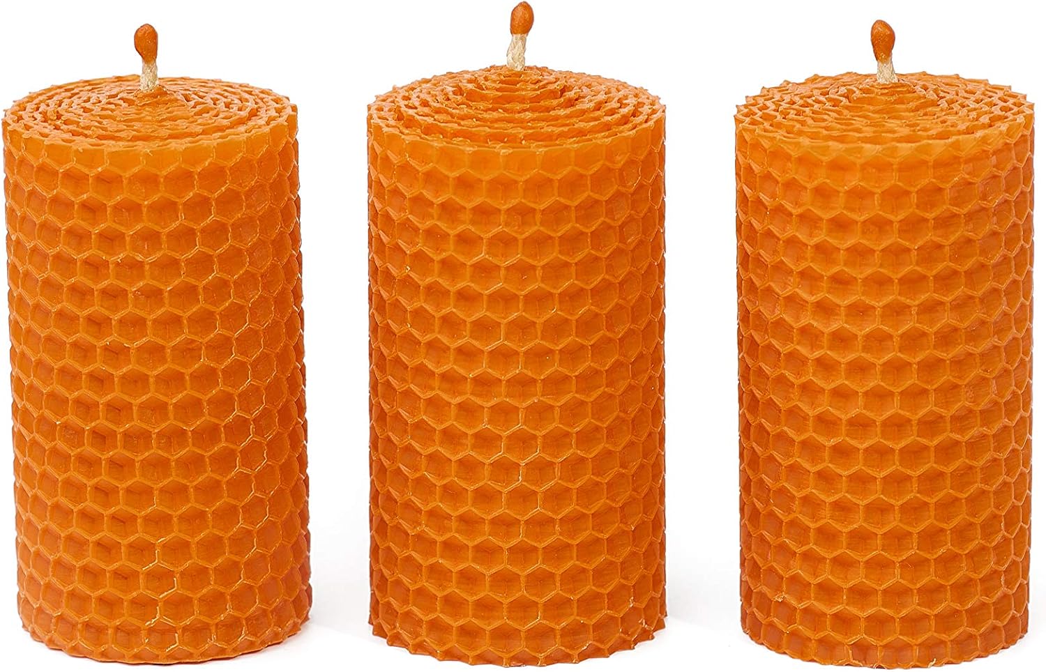 Juego de velas de cera de abeja naranja. 3 velas de pilar de cera de abeja de colores con aroma a miel natural y dije de panal hecho a mano para