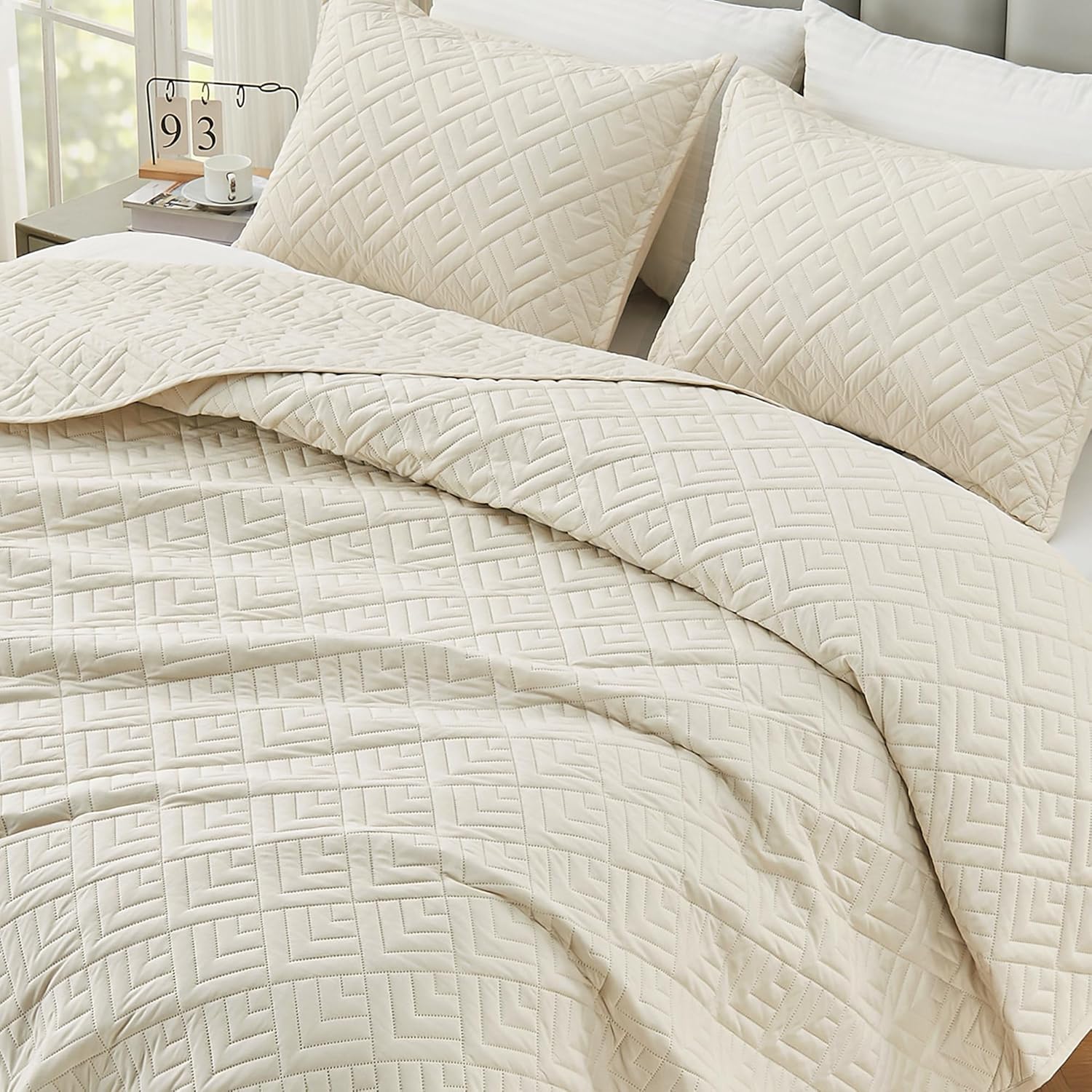 Litanika Juego de ropa de cama tamaño California King, colcha geométrica ultrasónica beige, colcha ligera y suave con patrón de cuadros modernos