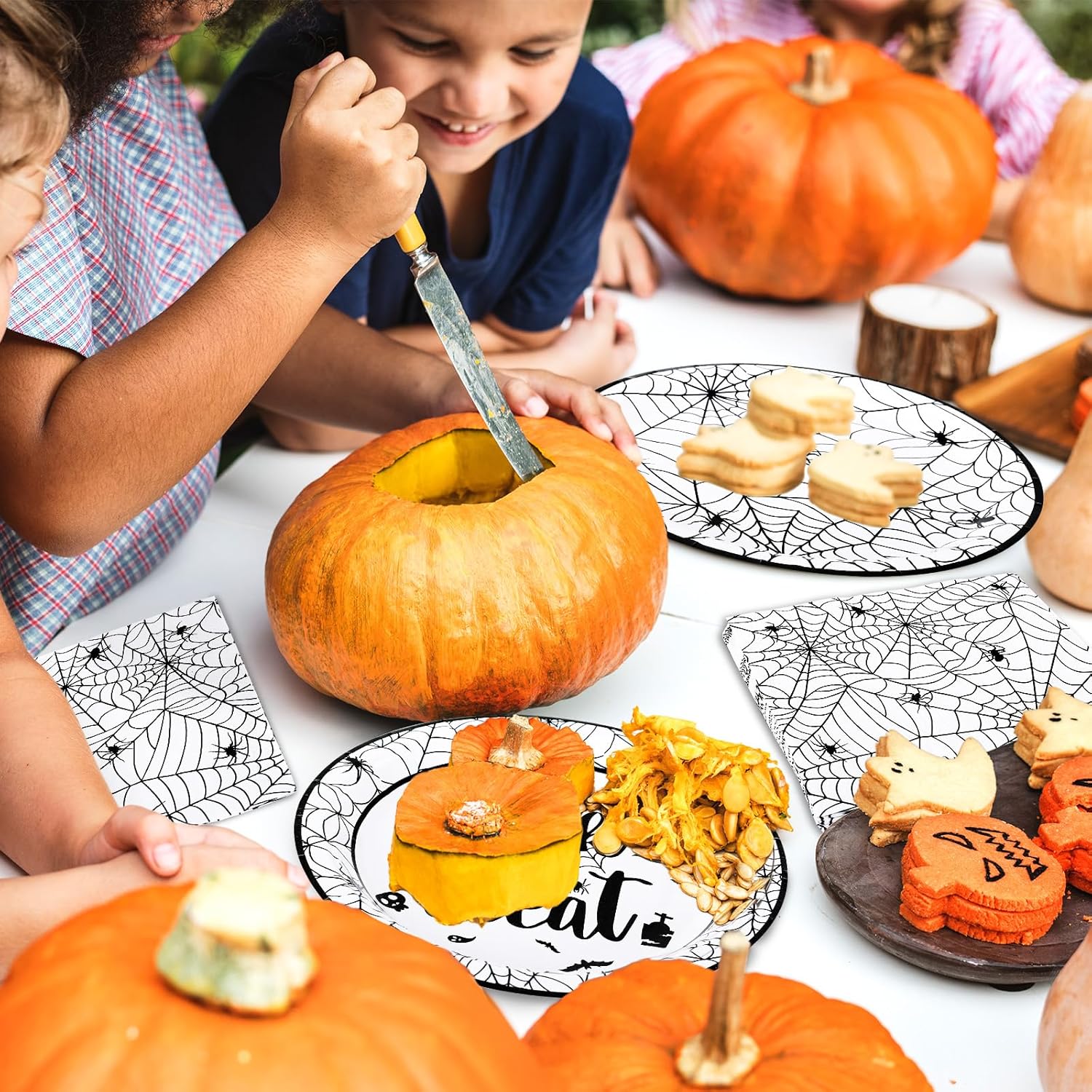 Whaline Platos y servilletas de Halloween, 40 platos de papel de telaraña y 20 servilletas de almuerzo, juego de vajilla desechable para decoración