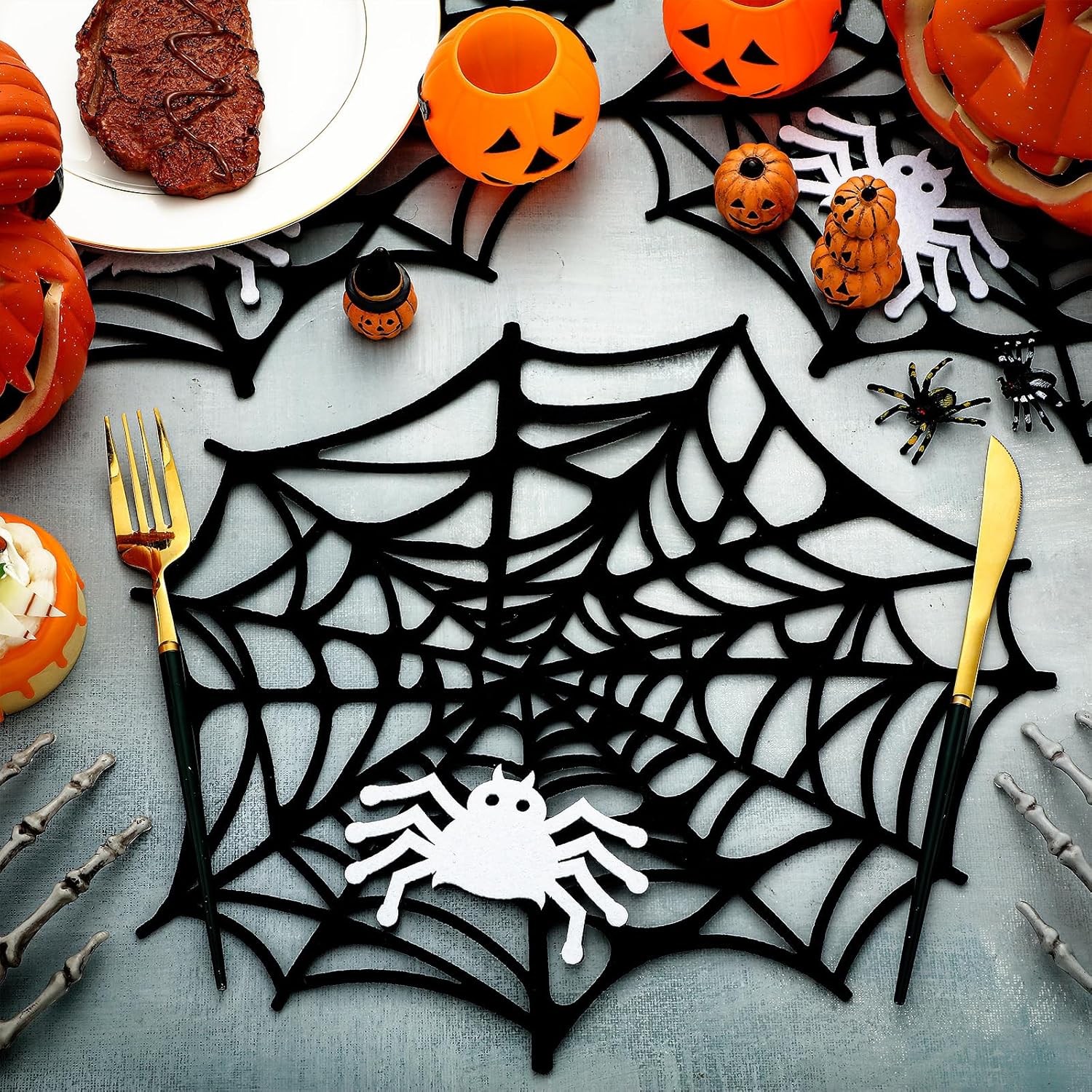 Newwiee Manteles individuales de araña de Halloween de 13 pulgadas, decoración de mesa de Halloween con bonitos manteles individuales de telaraña,