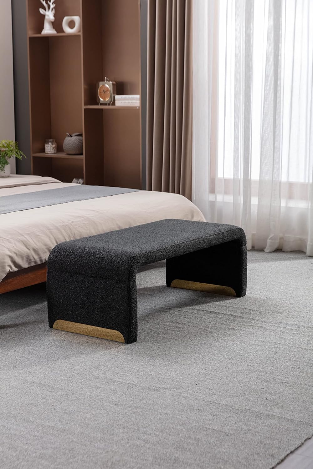 Banco de tela Boucle con reposapiés otomano para dormitorio, banco de zapatos con patas de metal dorado, color negro