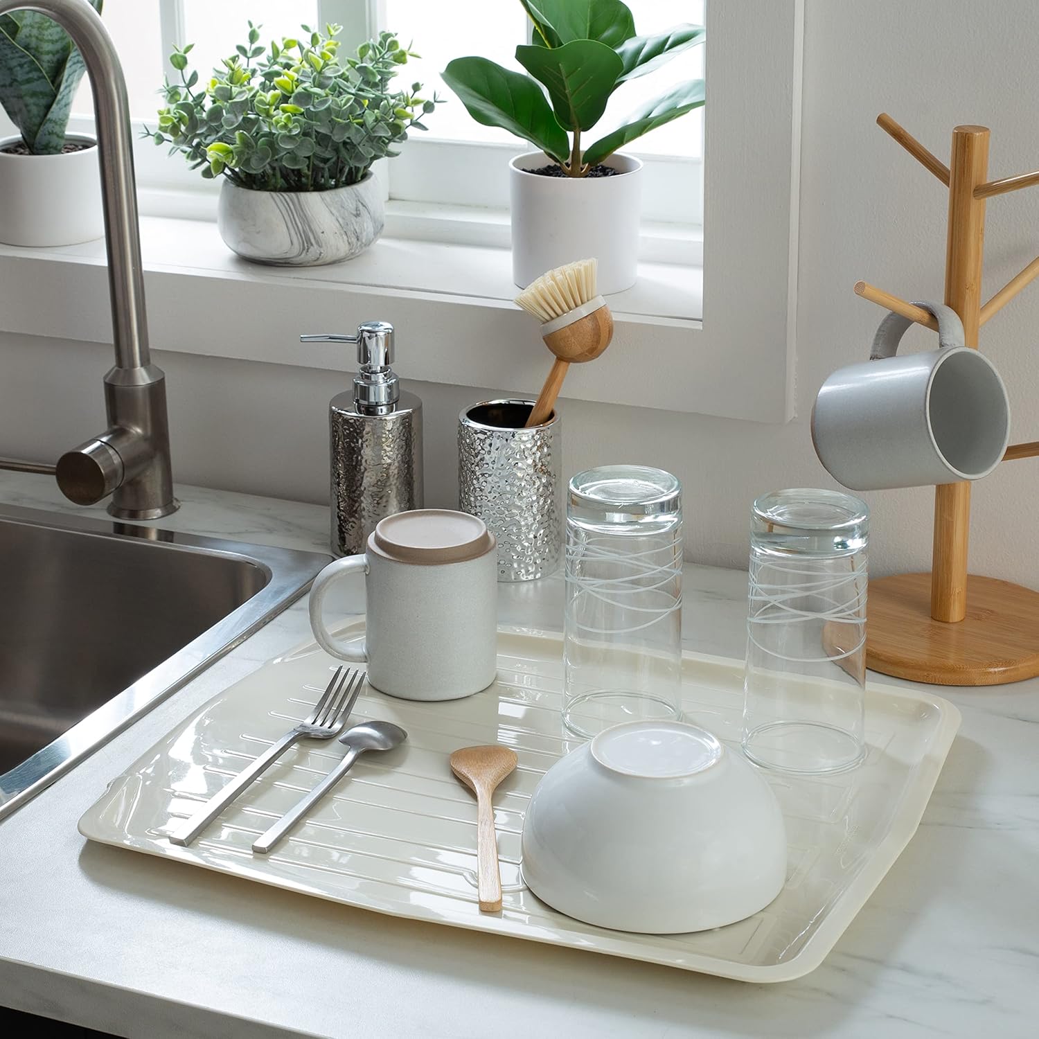 Kitchen Details Bandeja de drenaje para encimera  Dimensiones 18 x 15 x 1 pulgadas  Diseñada para escurreplatos autónomos  Duradero  Evita la
