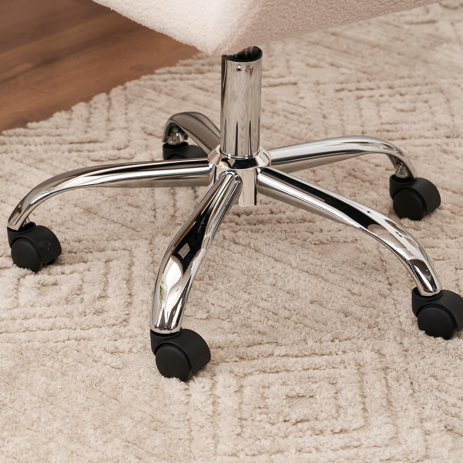 Goujxcy Silla de oficina peluda, silla de escritorio giratoria de piel sintética, silla de oficina en casa de piel sintética, silla tapizada de