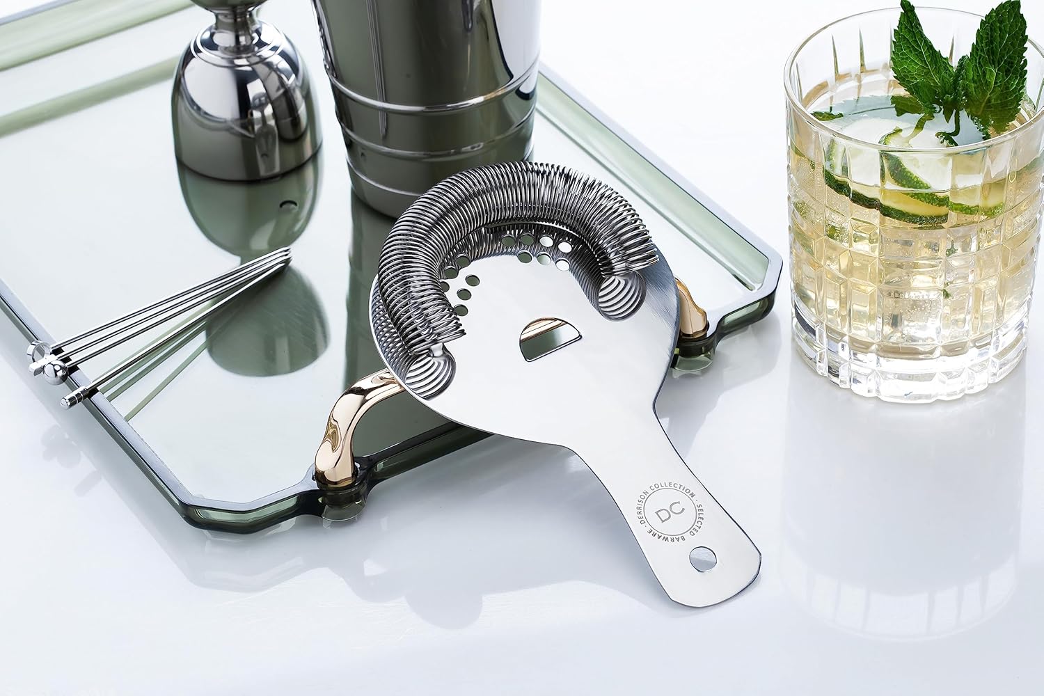 Colador Hawthorne, colador de cóctel de acero inoxidable con resorte de alta densidad  Acabado espejado – Colado sin esfuerzo para cocteleras Boston