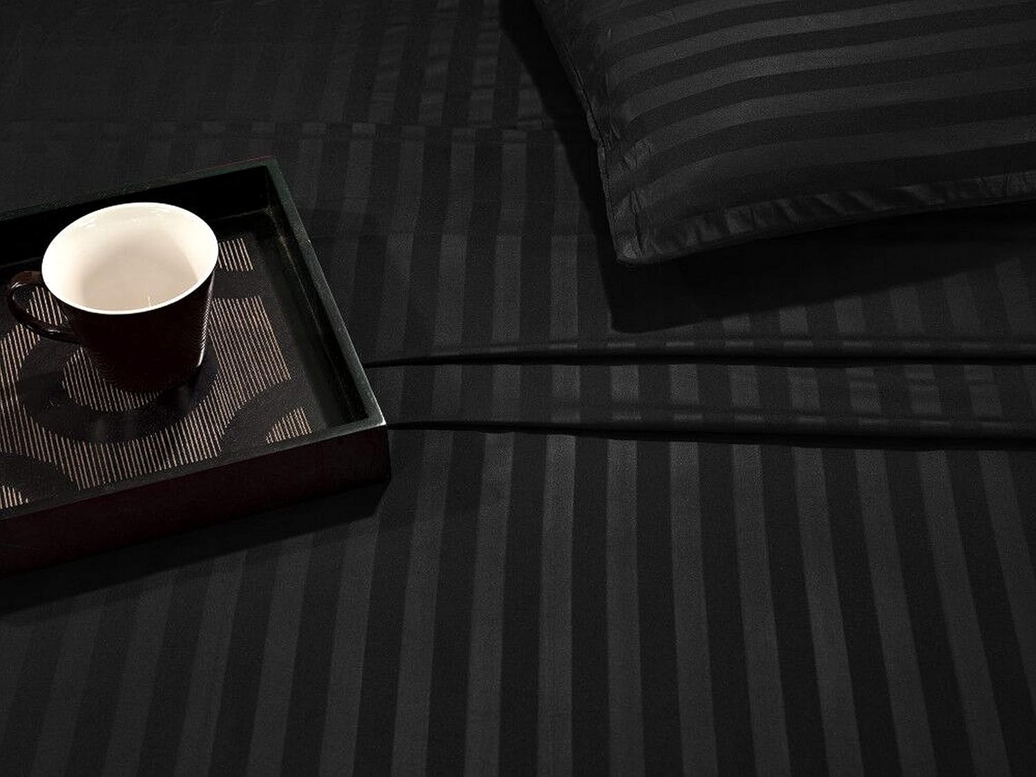 Elegant Comfort Juego de ropa de cama, suave, resistente a las arrugas y a la decoloración (6 piezas), Microfibra, Negro (Stripe Black), King