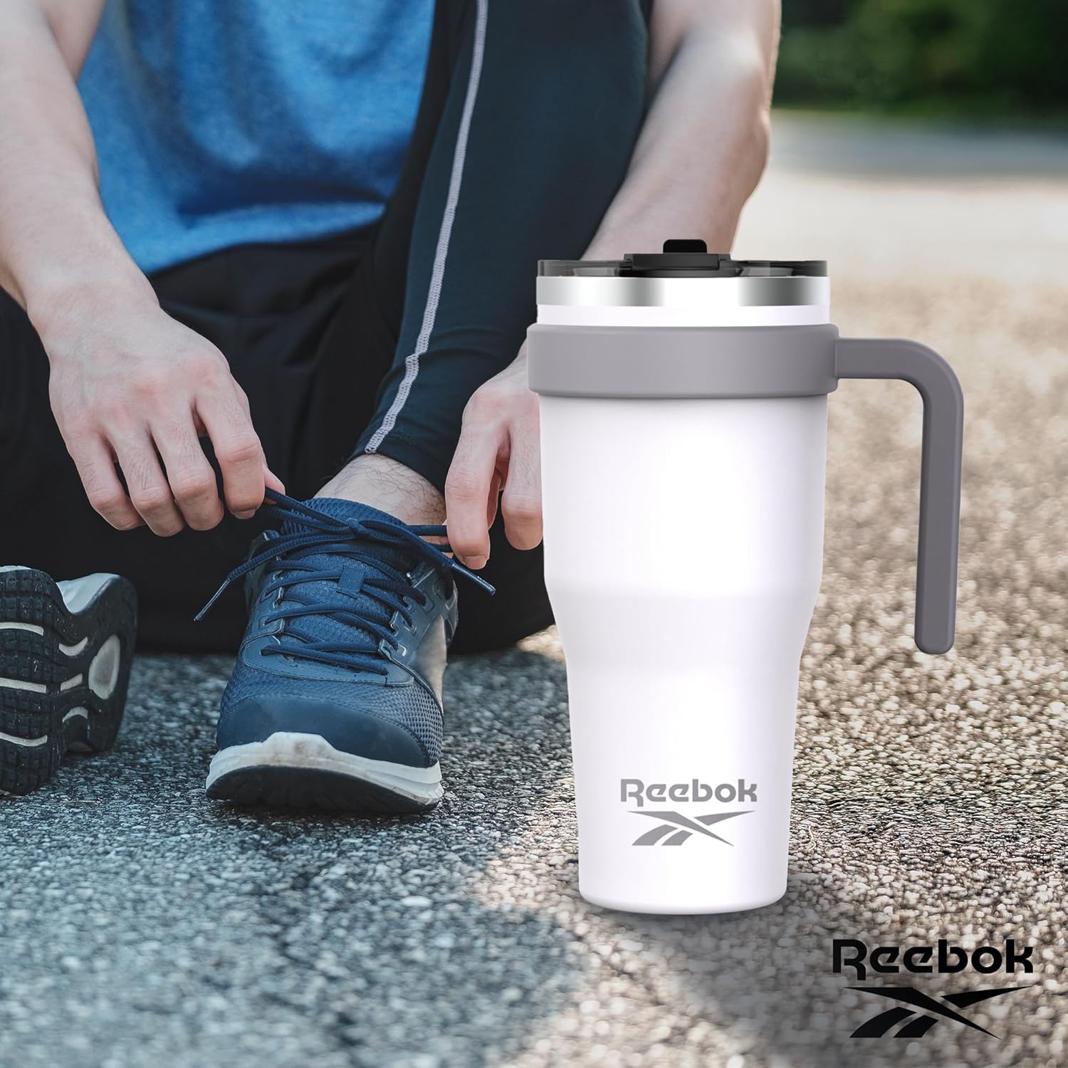 Reebok Vaso de acero inoxidable con asa, vaso de 40 onzas, dos tonos, vaso de doble pared aislado al vacío, vaso a prueba de fugas para hombres y