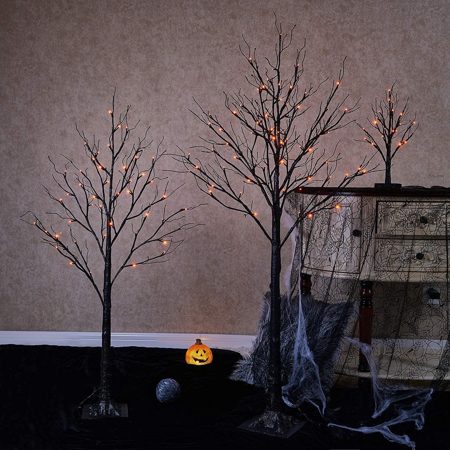 Hairui Árbol espeluznante de mesa iluminado con purpurina negra con luces naranjas, 24 LED de 18 pulgadas, para decoración de bruja de Halloween,