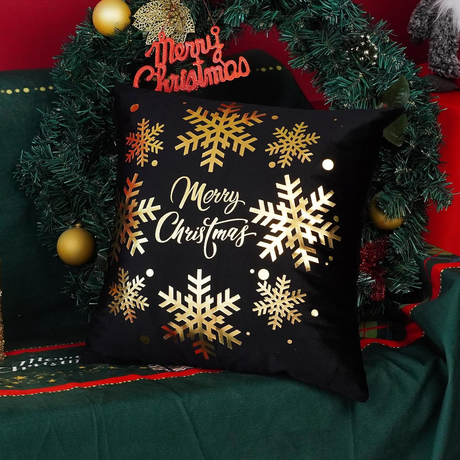 ONWAY Juego de 4 fundas de almohada decorativas de Navidad de 18 x 18 pulgadas, diseño de copos de nieve, renos, decoración dorada para sofá,