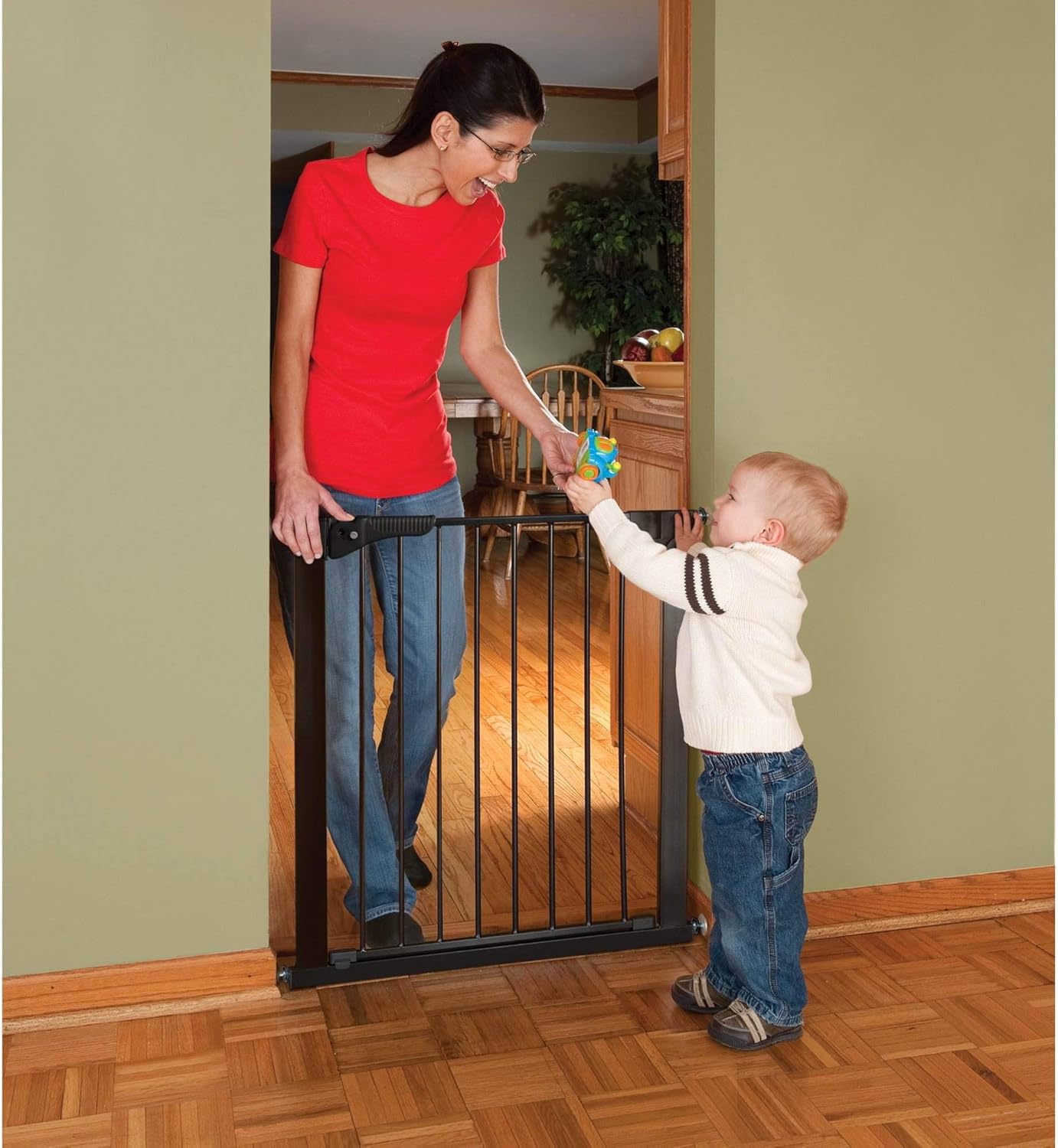 KidCo Puerta de presión Gateway para bebé, cierre automático, puerta de seguridad abierta – G1101, color negro