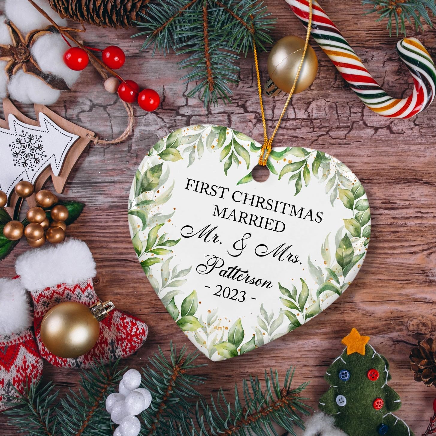 Adorno de primera Navidad casado, adorno personalizado para la primera Navidad como el señor y la señora 2023, adorno de cerámica casado de primera