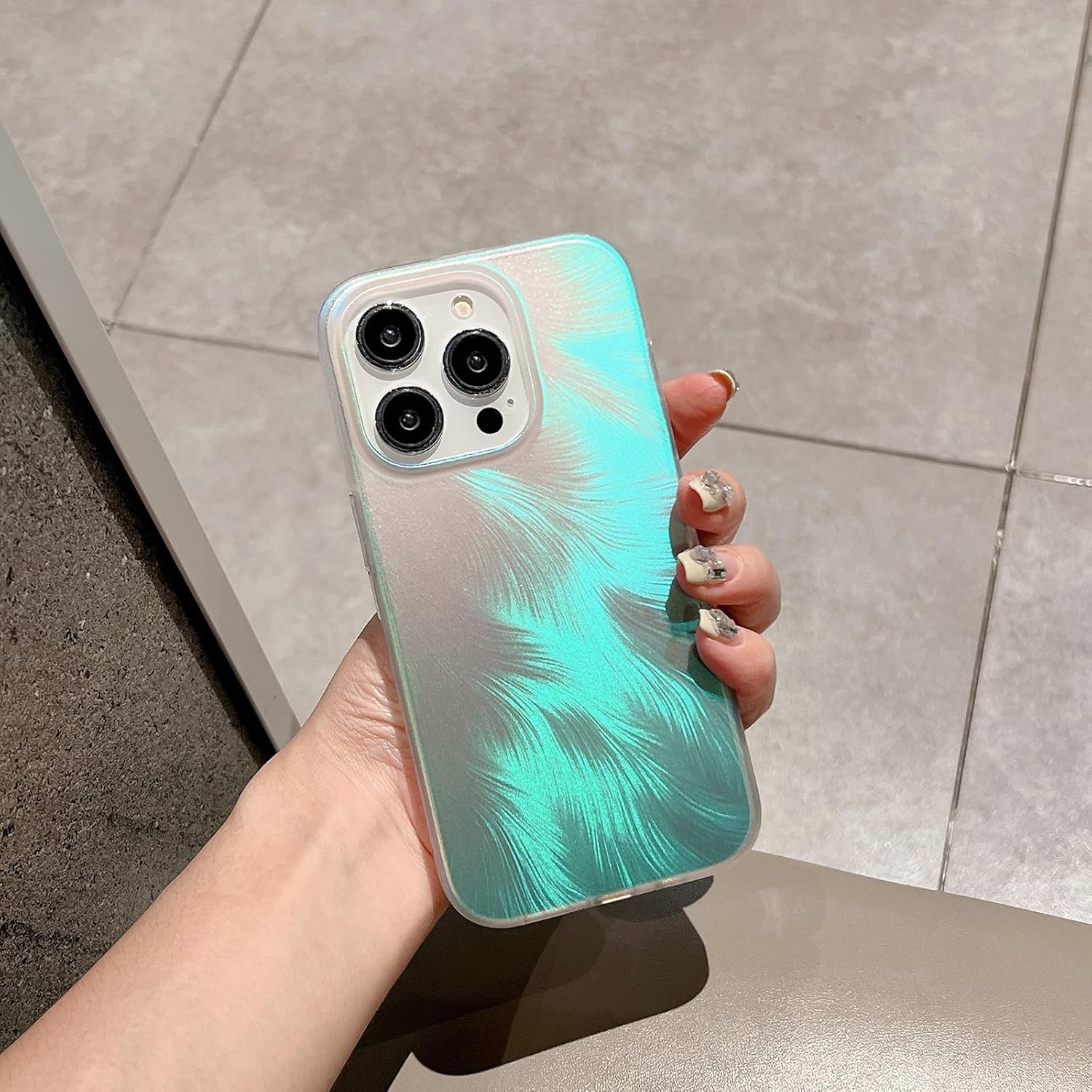 SKYLMW Funda compatible con iPhone 13 Pro para hombres, mujeres y niñas, translúcida, a la moda, con plumas, láser, mate, TPU y policarbonato duro,