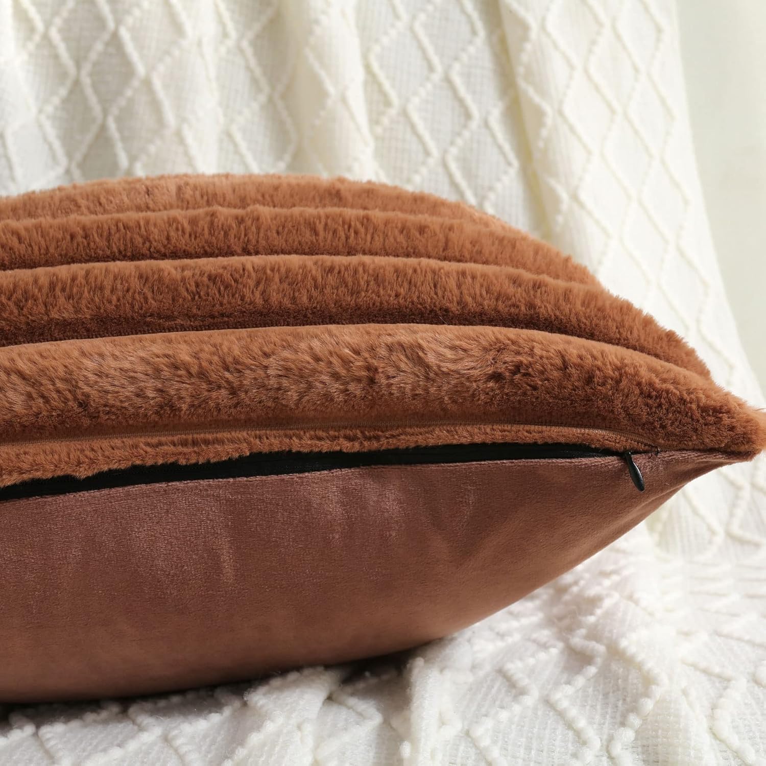 FUTEI – Juego de 2 fundas de almohada decorativas con rayas de color marrón, 14 x 14 pulgadas, cuadradas y primaverales, piel sintética de conejo