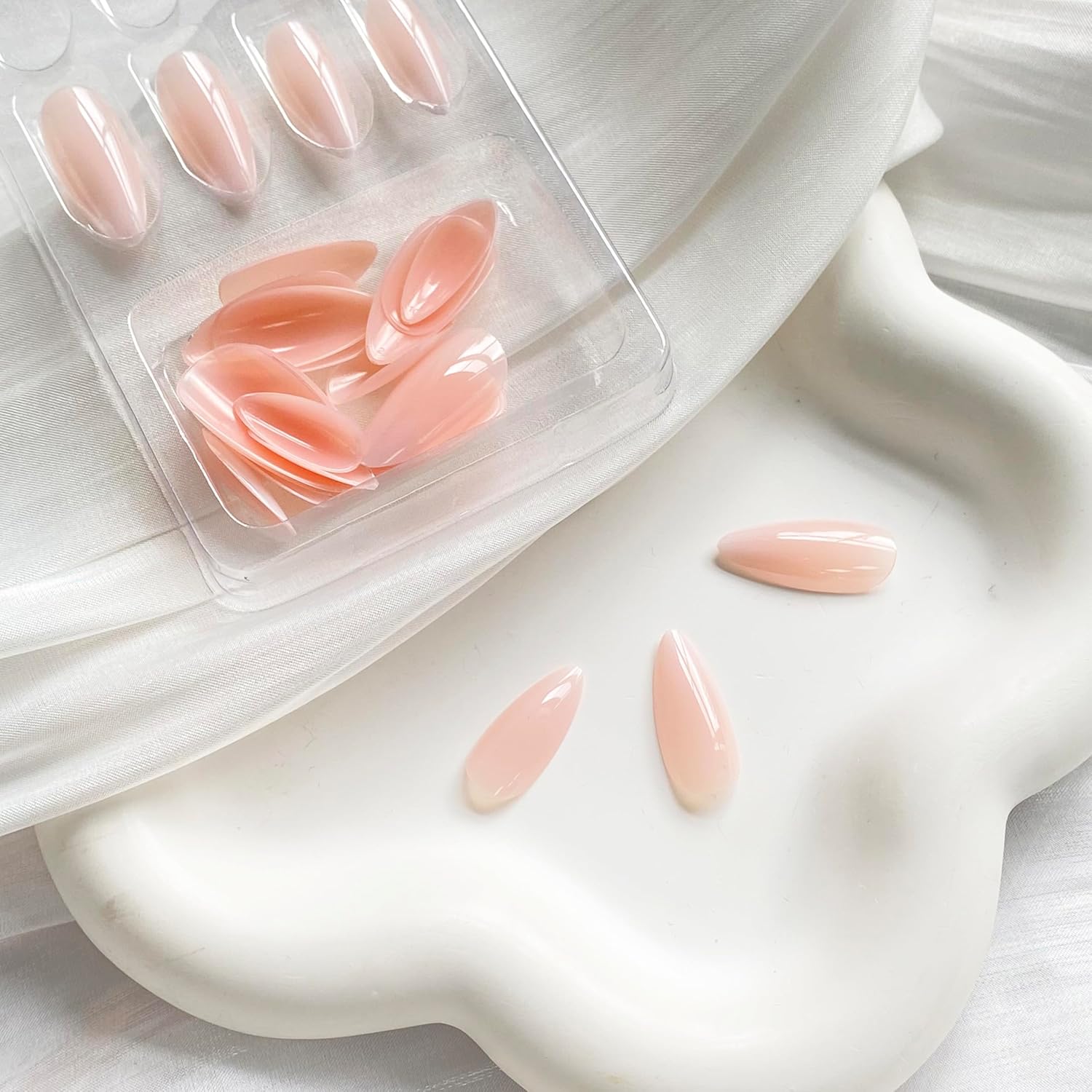 24 uñas postizas a presión de almendra mediana con pegamento, uñas postizas degradadas rosas y blancas, uñas acrílicas con diseños, uñas