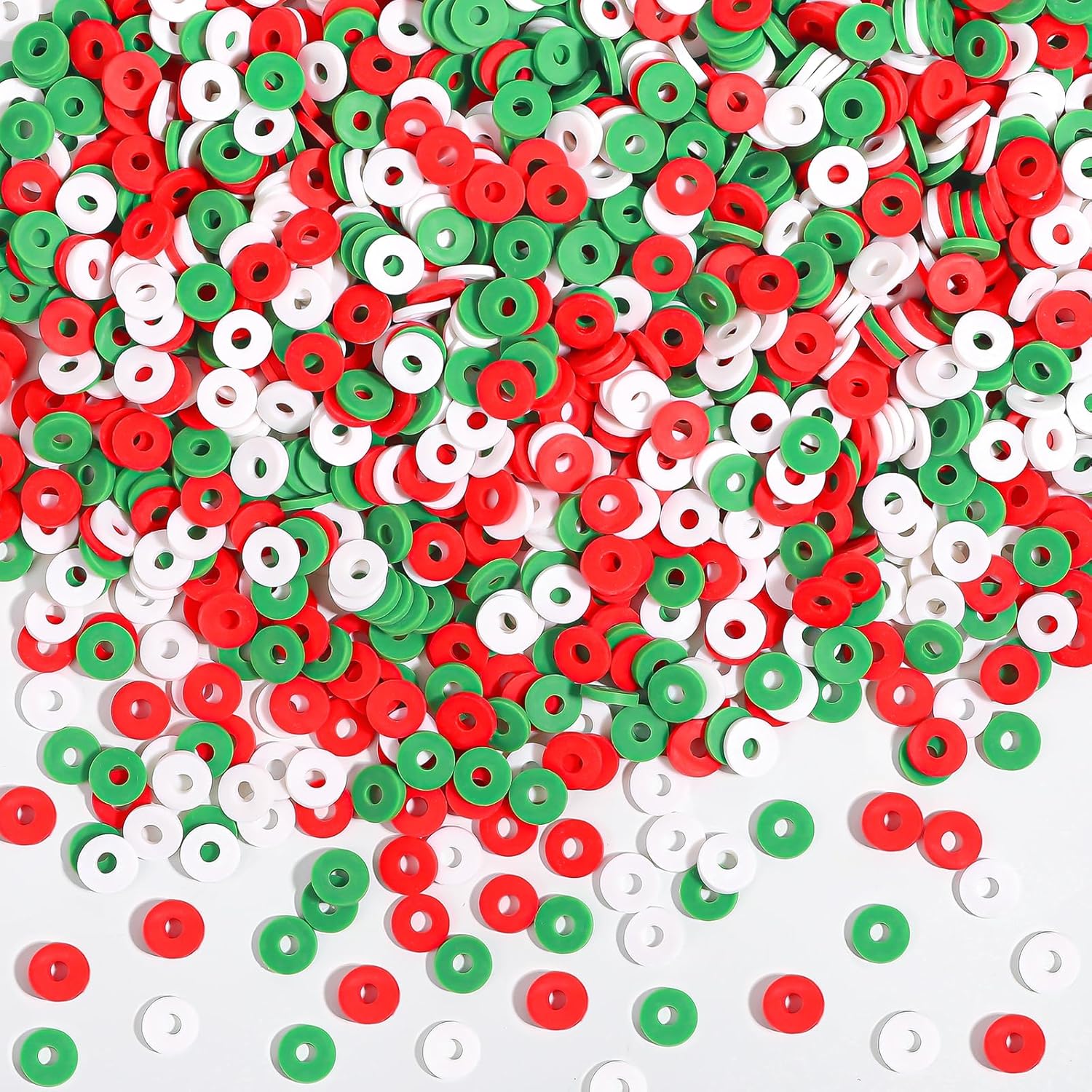 Kit de fabricación de pulseras de arcilla navideña para principiantes con 4500 piezas de cuentas Heishi planas de polímero blanco, rojo y verde,