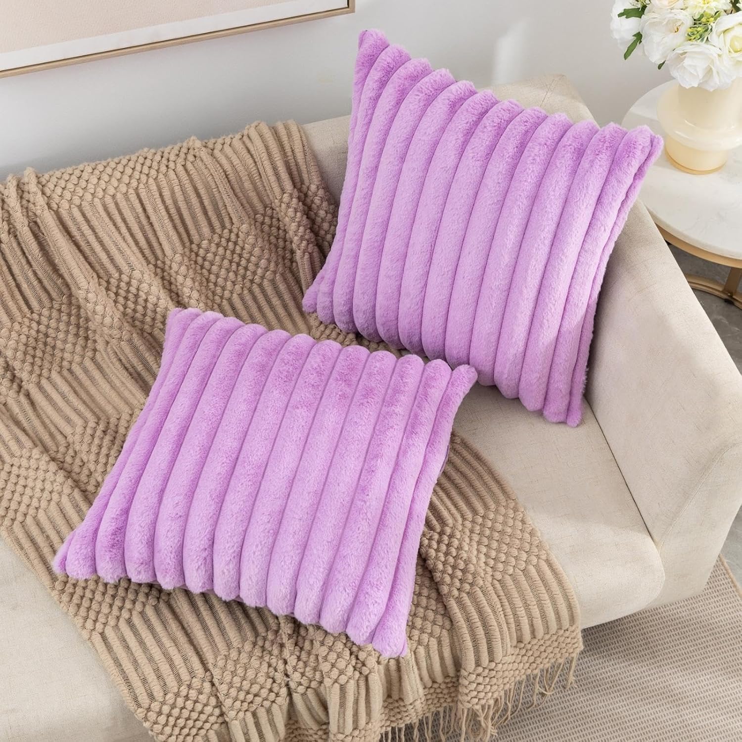 ZLINA Juego de 2 fundas de almohada de felpa de pelo sintético de color gris, fundas de cojín mullidas a rayas de 24 x 24 pulgadas, decoración de