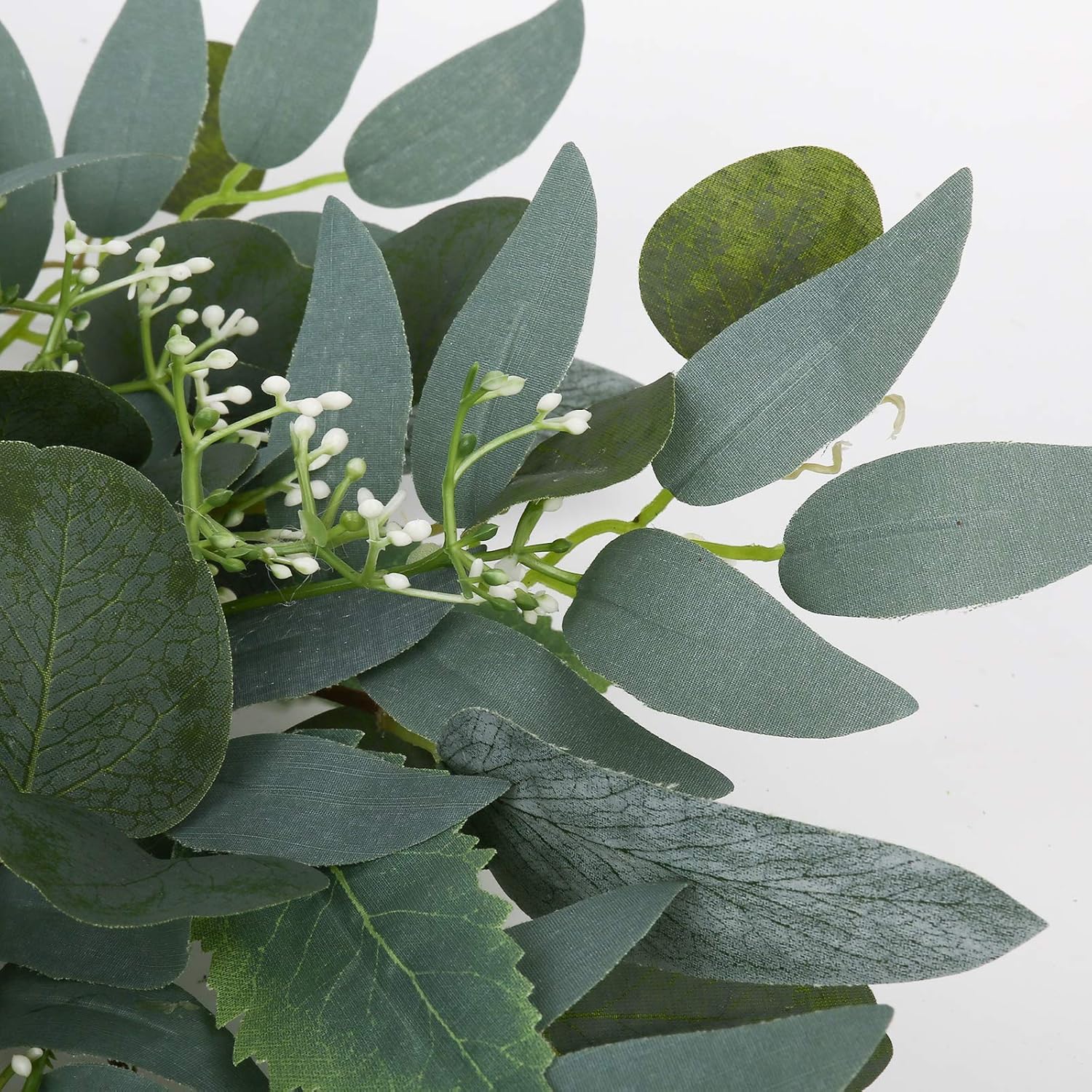 Corona de eucalipto verde artificial, corona verde de 15 pulgadas con racimos de flores blancas, mini corona de primaveraverano para decoración de