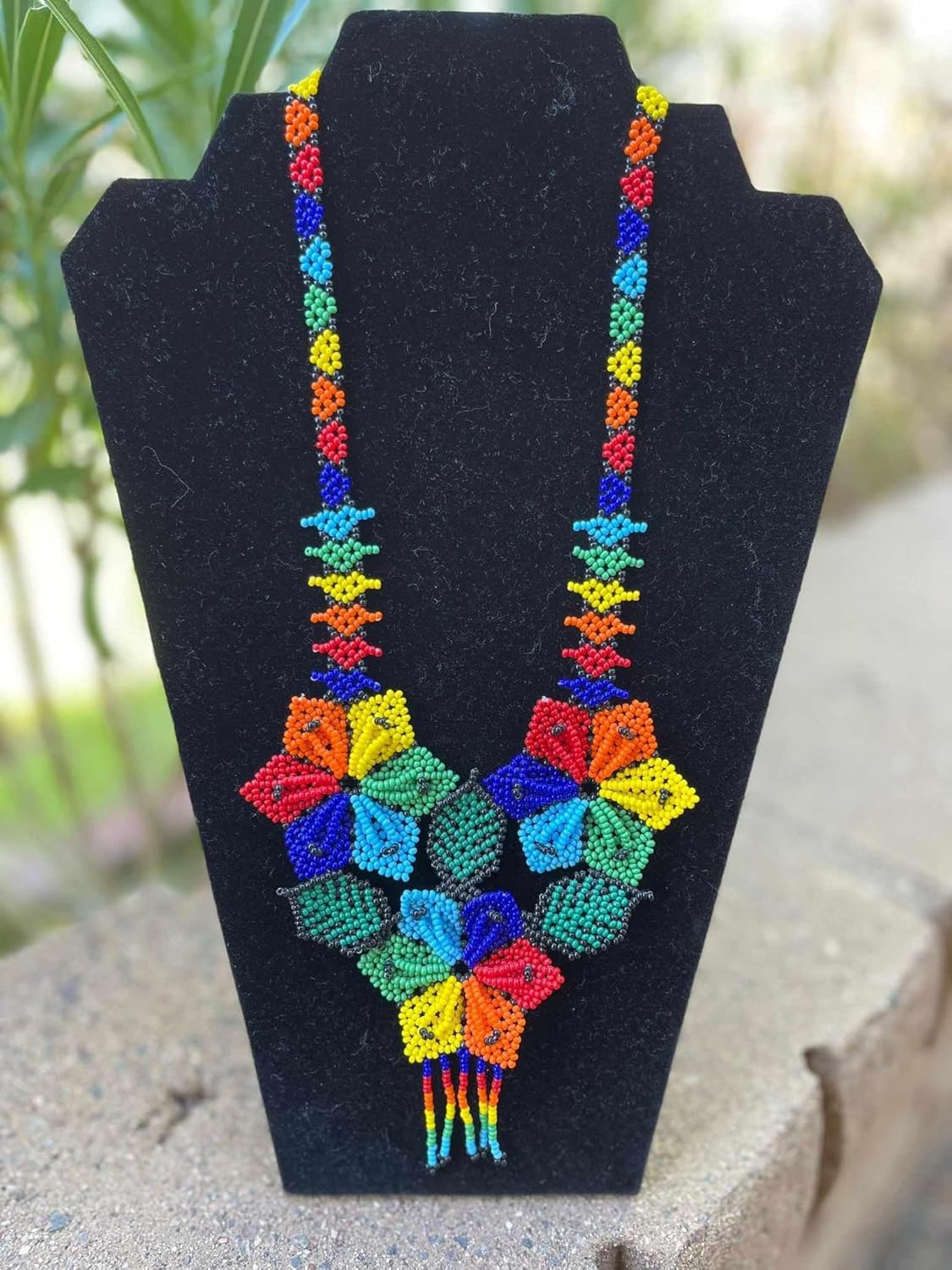 Handmade Mexican Huichol style necklace, made with glass beads.-Collar hecho a mano estilo Huichol mexicano, elaborado con cuentas de vidrio.