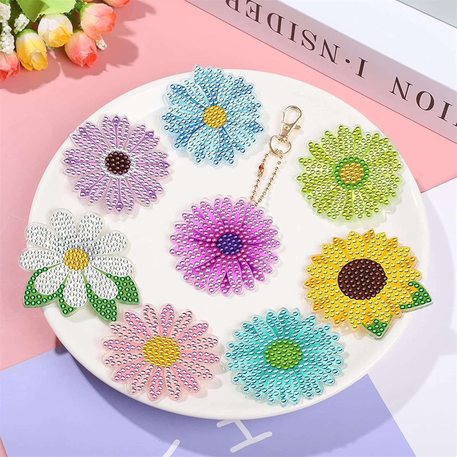 JeCuiK 12 llaveros de pintura de diamante de margarita, bricolaje 5D, llaveros de doble cara de taladro completo de flores colgantes de diamantes