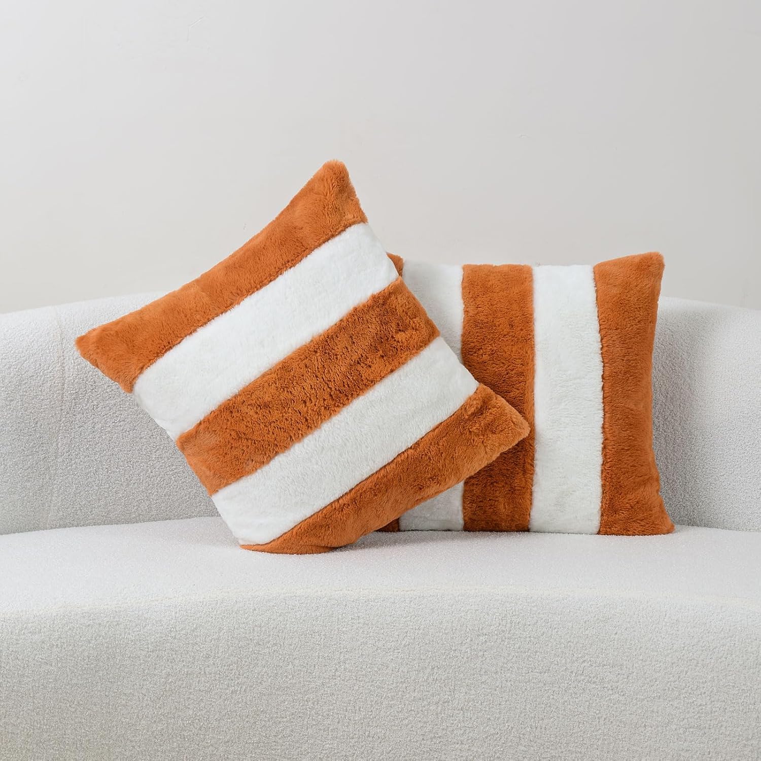 HAUSSY Juego de 2 fundas de almohada de 16 x 16 pulgadas, color naranja y blanco con piel sintética de conejoparte trasera de terciopelo, fundas de