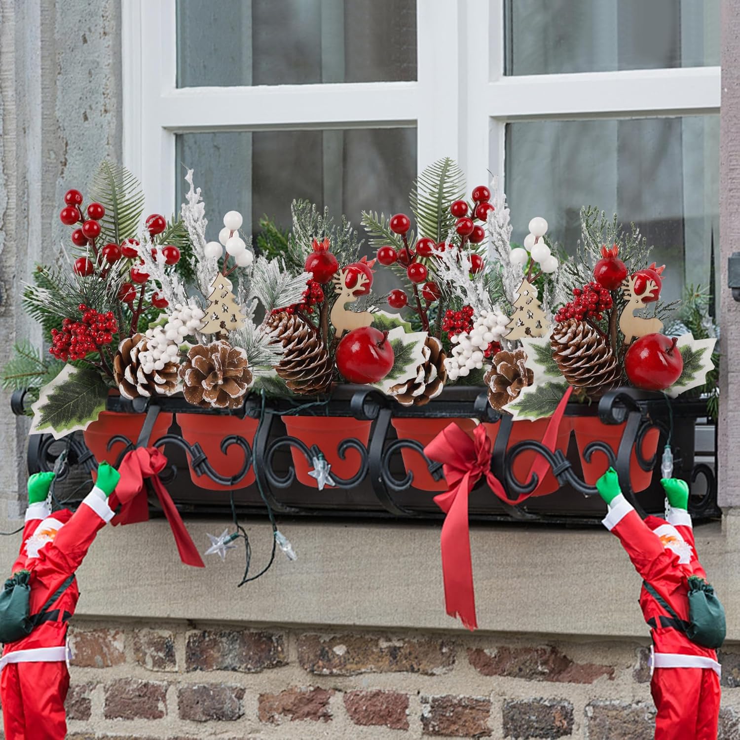 winemana Mini decoración de mesa de árbol de Navidad, 6 piezas de árbol artificial pequeño con piñas y bayas rojas, centro de mesa de vacaciones