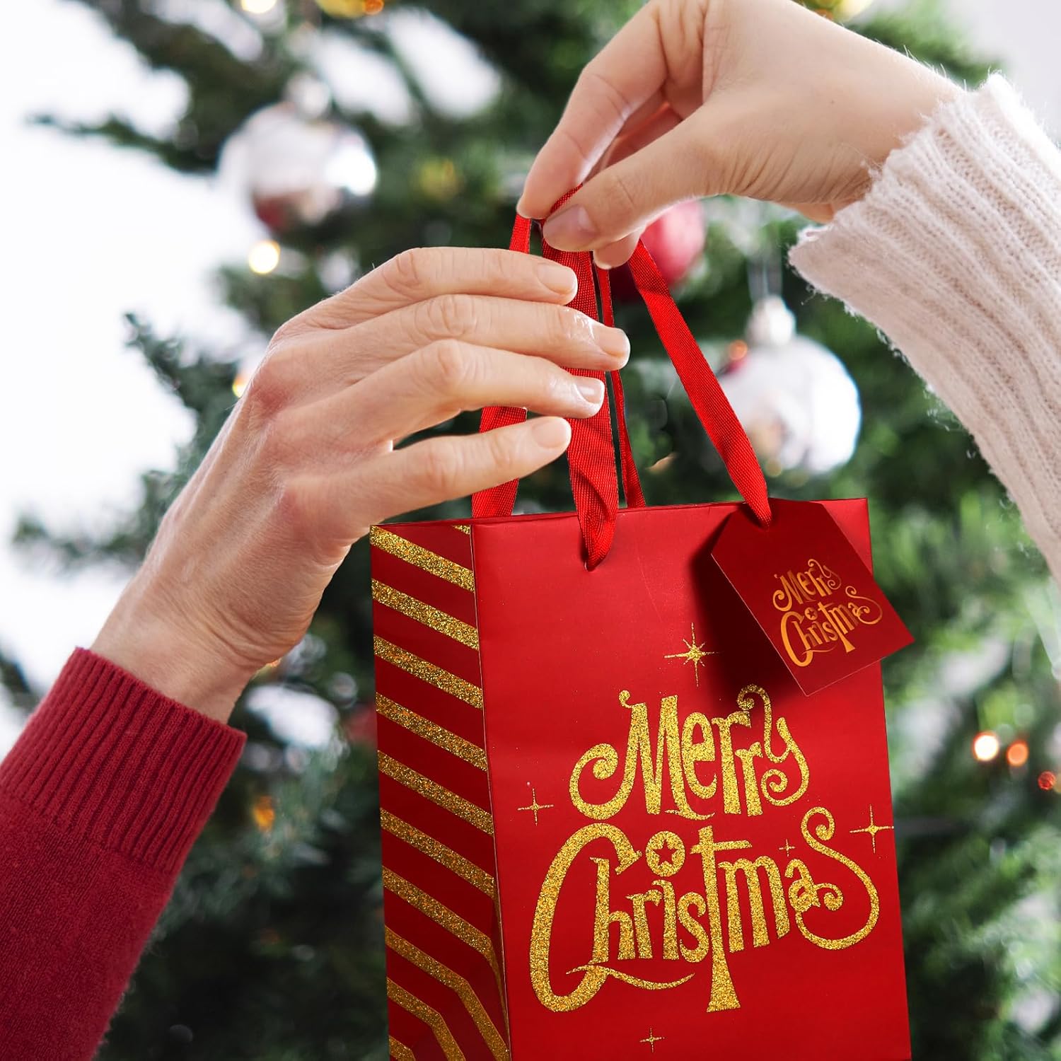 Giiffu Bolsas de regalo brillantes de Navidad, 12 estilos de bolsas de Navidad a granel, bolsas de Navidad con asas, bolsas de regalo reutilizables,