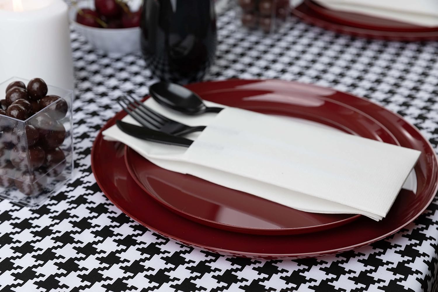 PARTY BARGAINS Platos desechables de color rojo arándano de 8.6 pulgadas, paquete de 20, platos de vajilla de plástico resistente colección de bordes